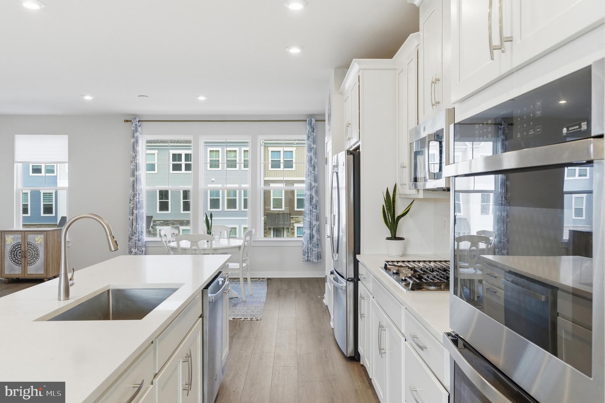 ARCOLA TOWN CENTER - Residential