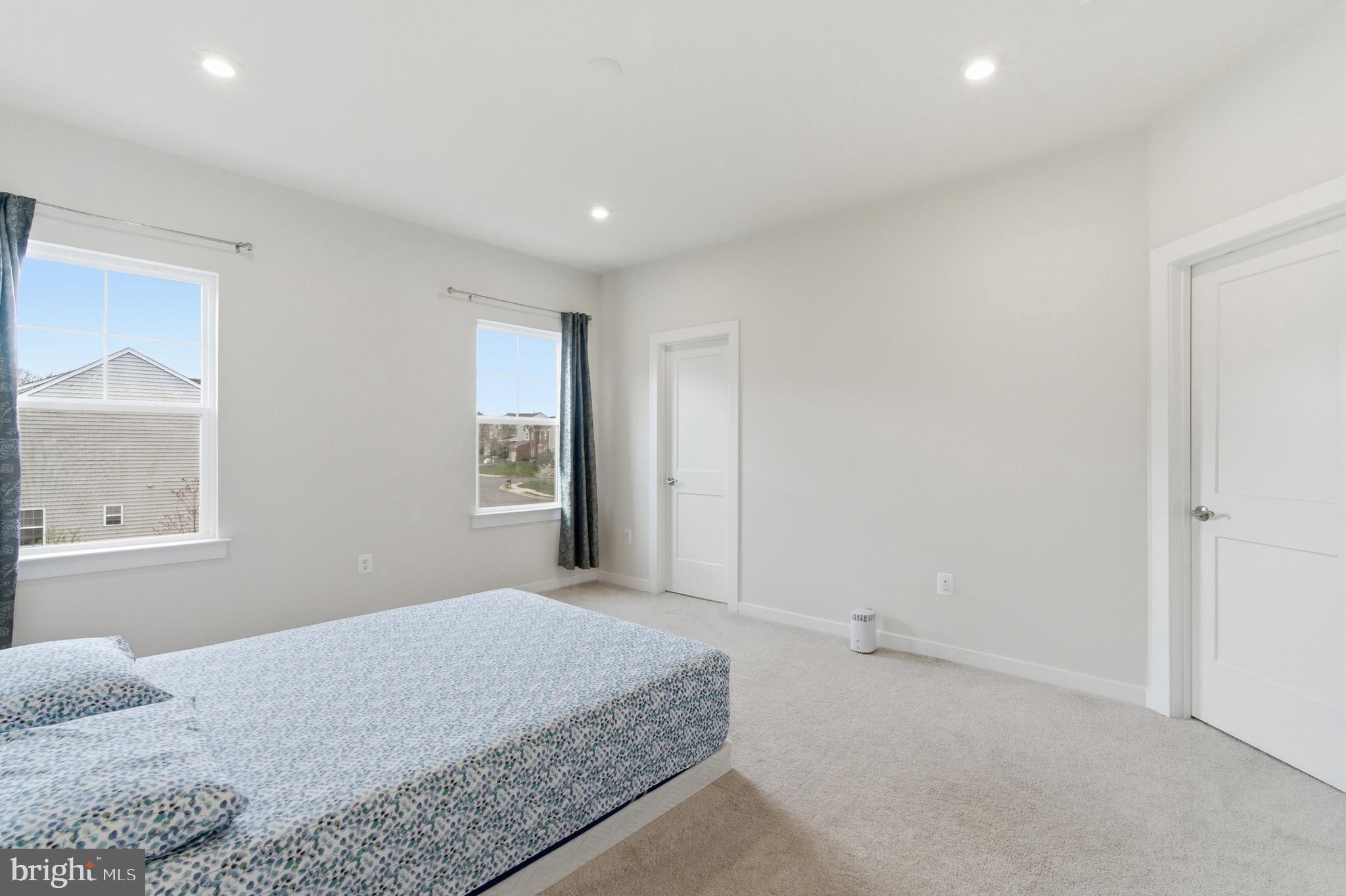 ARCOLA TOWN CENTER - Residential