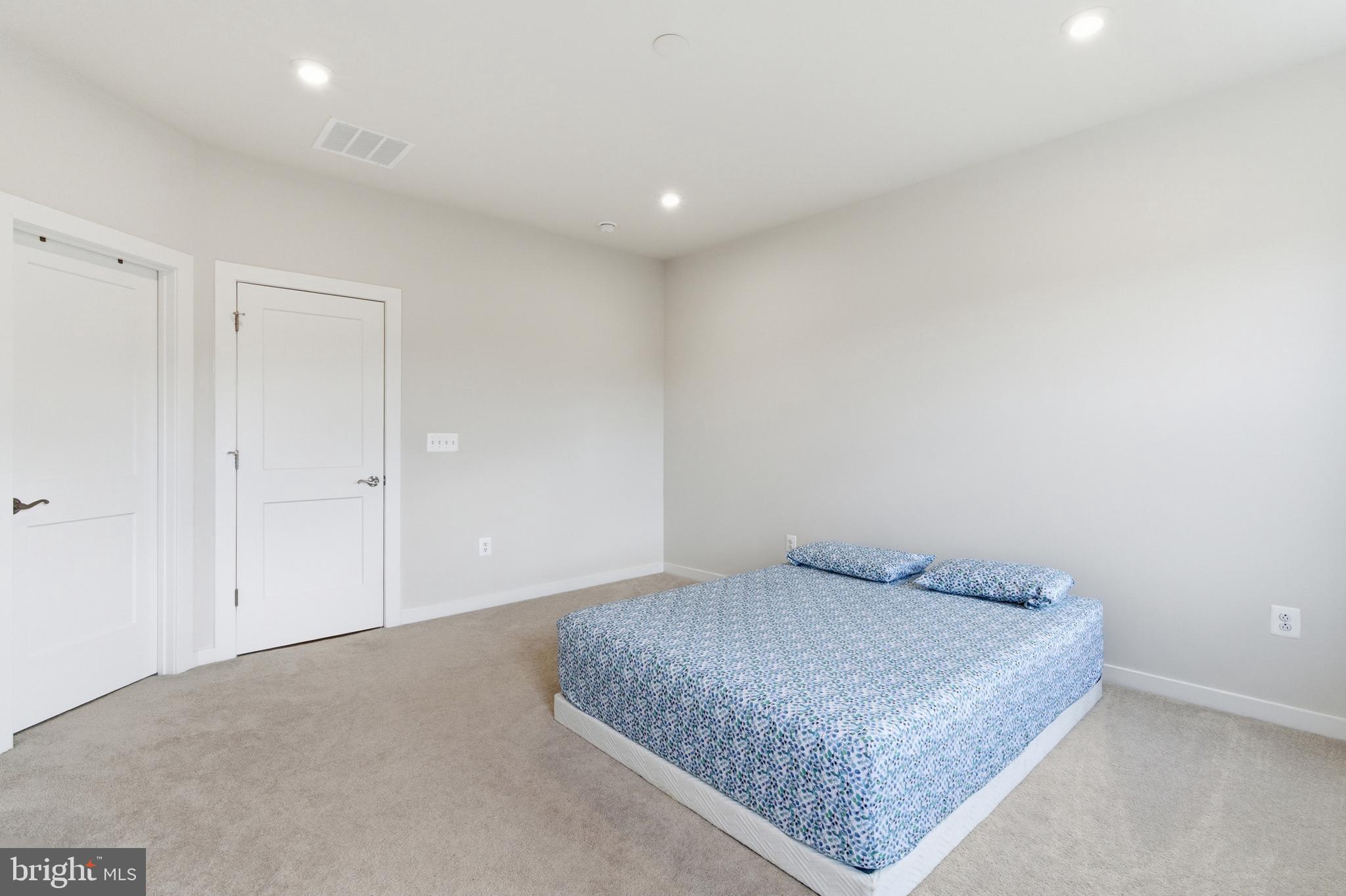 ARCOLA TOWN CENTER - Residential