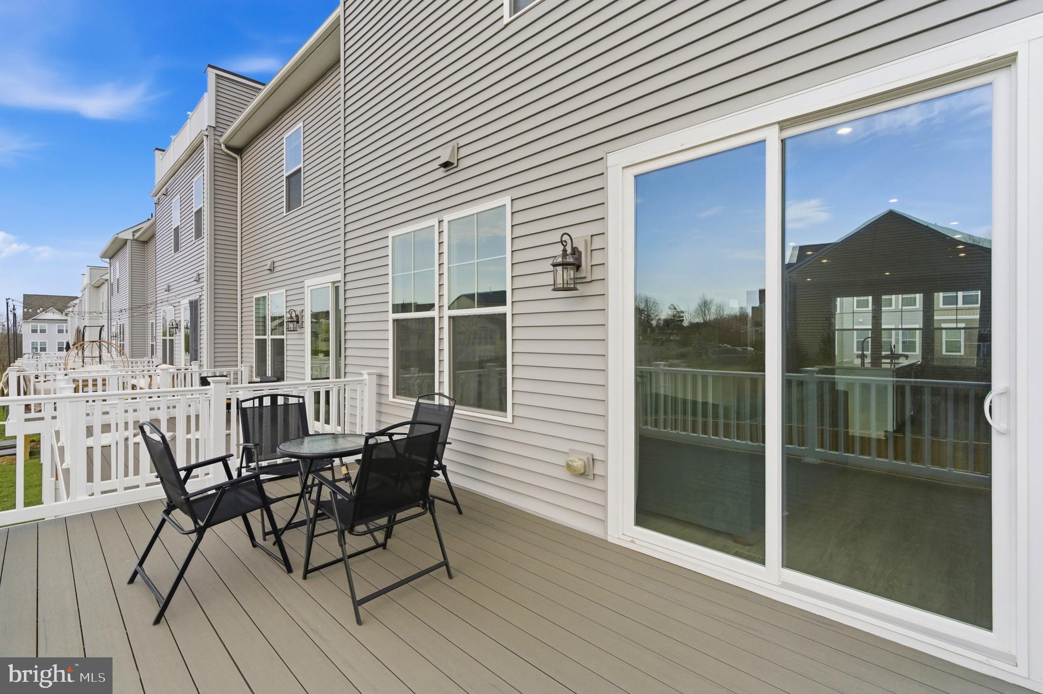 ARCOLA TOWN CENTER - Residential