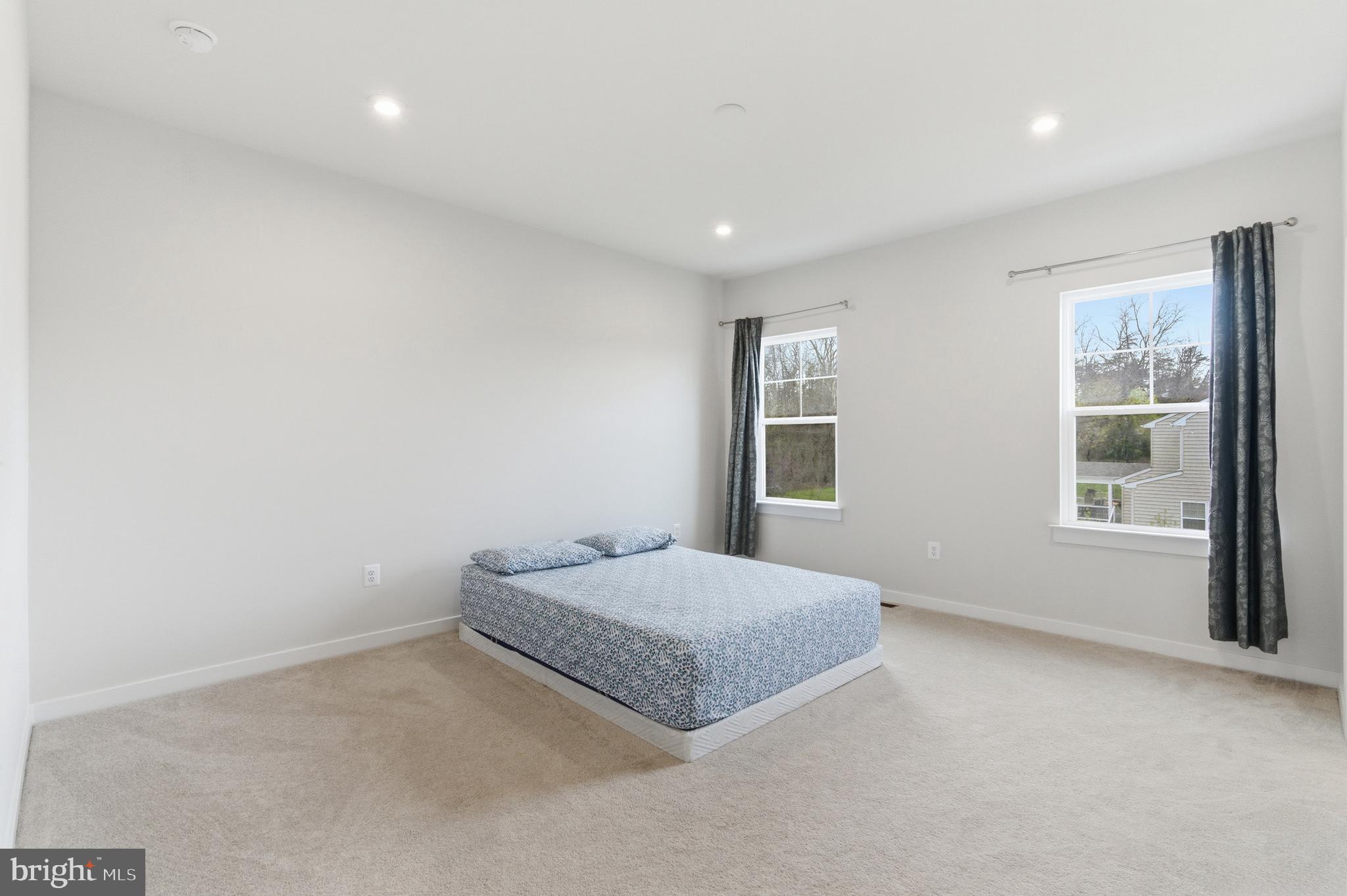 ARCOLA TOWN CENTER - Residential