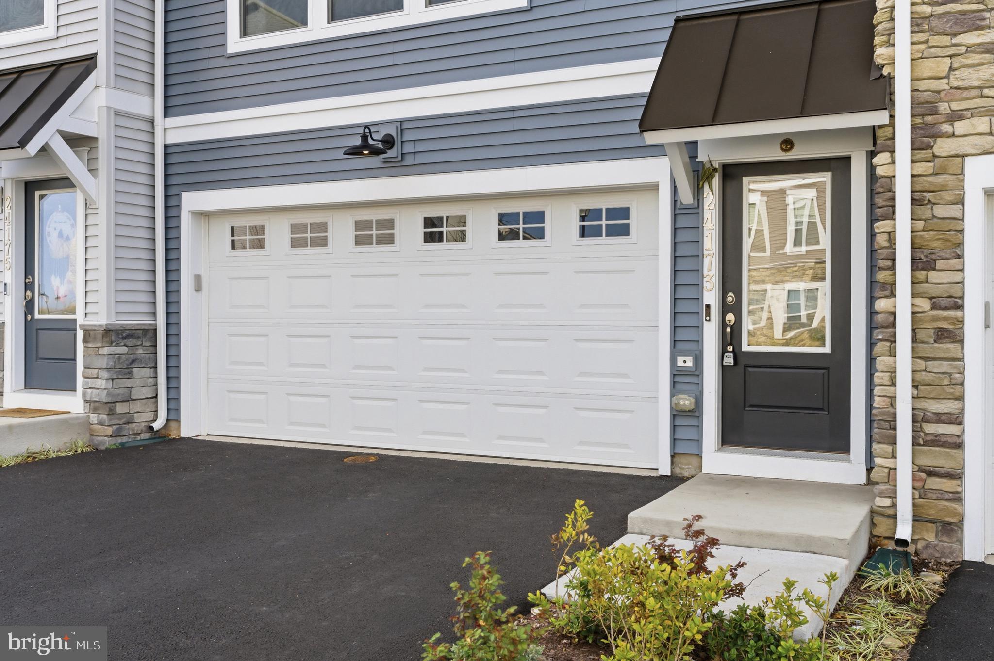 ARCOLA TOWN CENTER - Residential