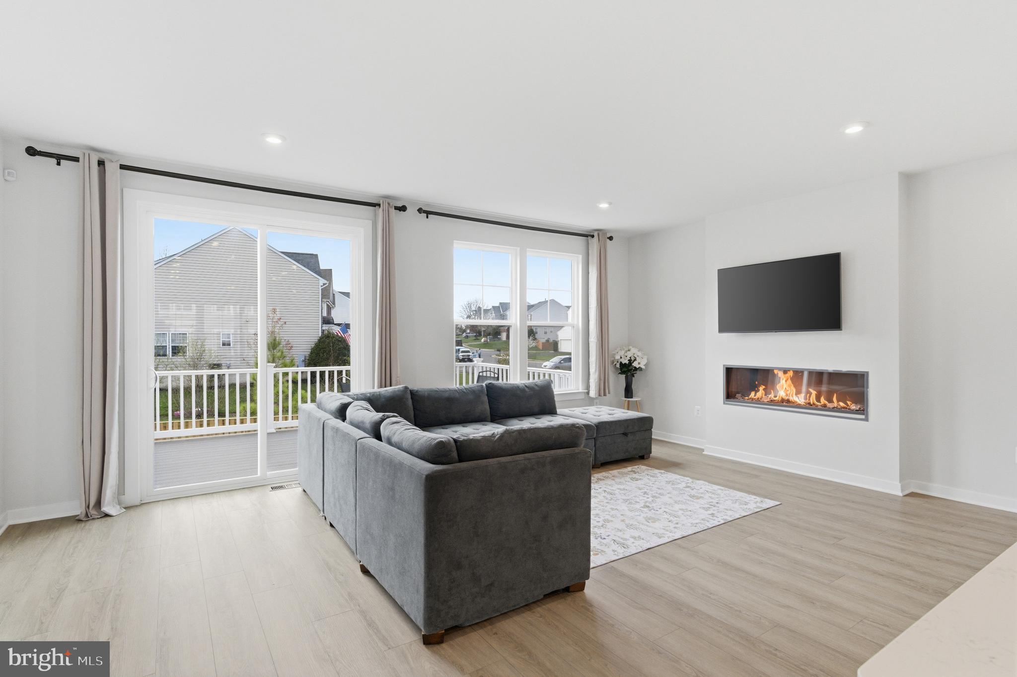 ARCOLA TOWN CENTER - Residential