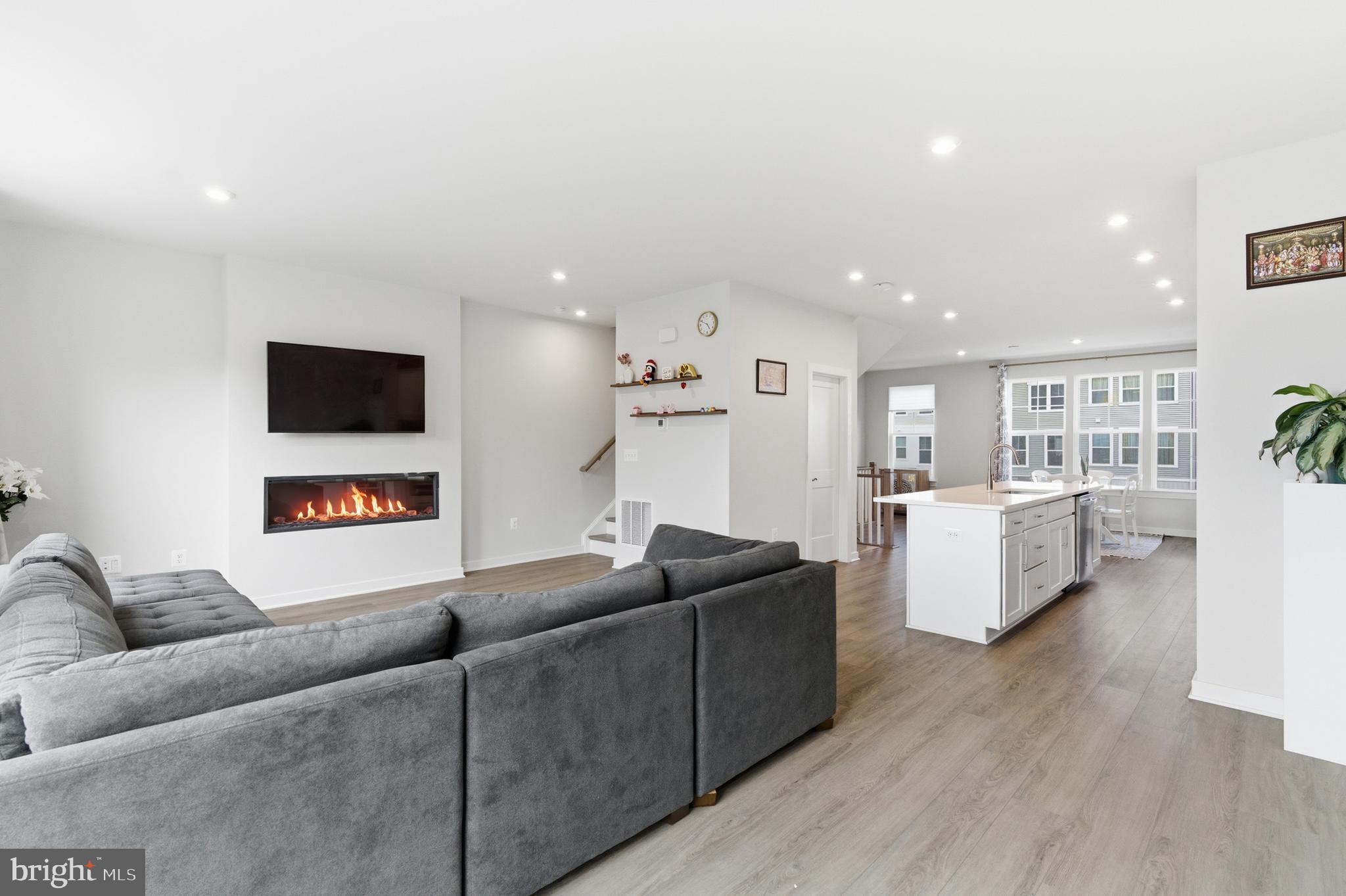 ARCOLA TOWN CENTER - Residential