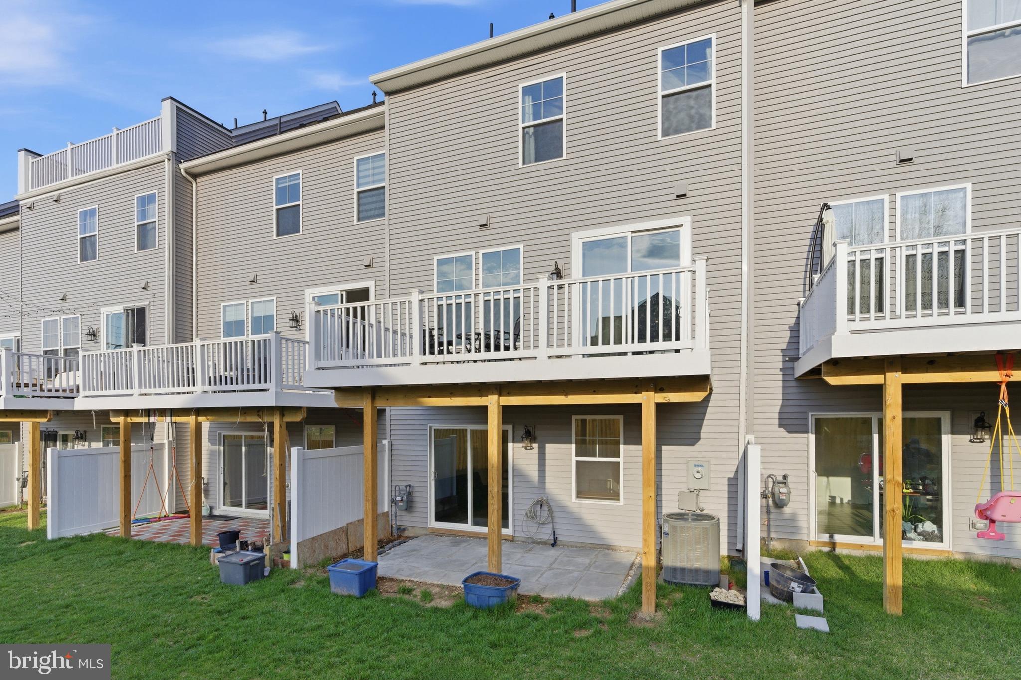 ARCOLA TOWN CENTER - Residential