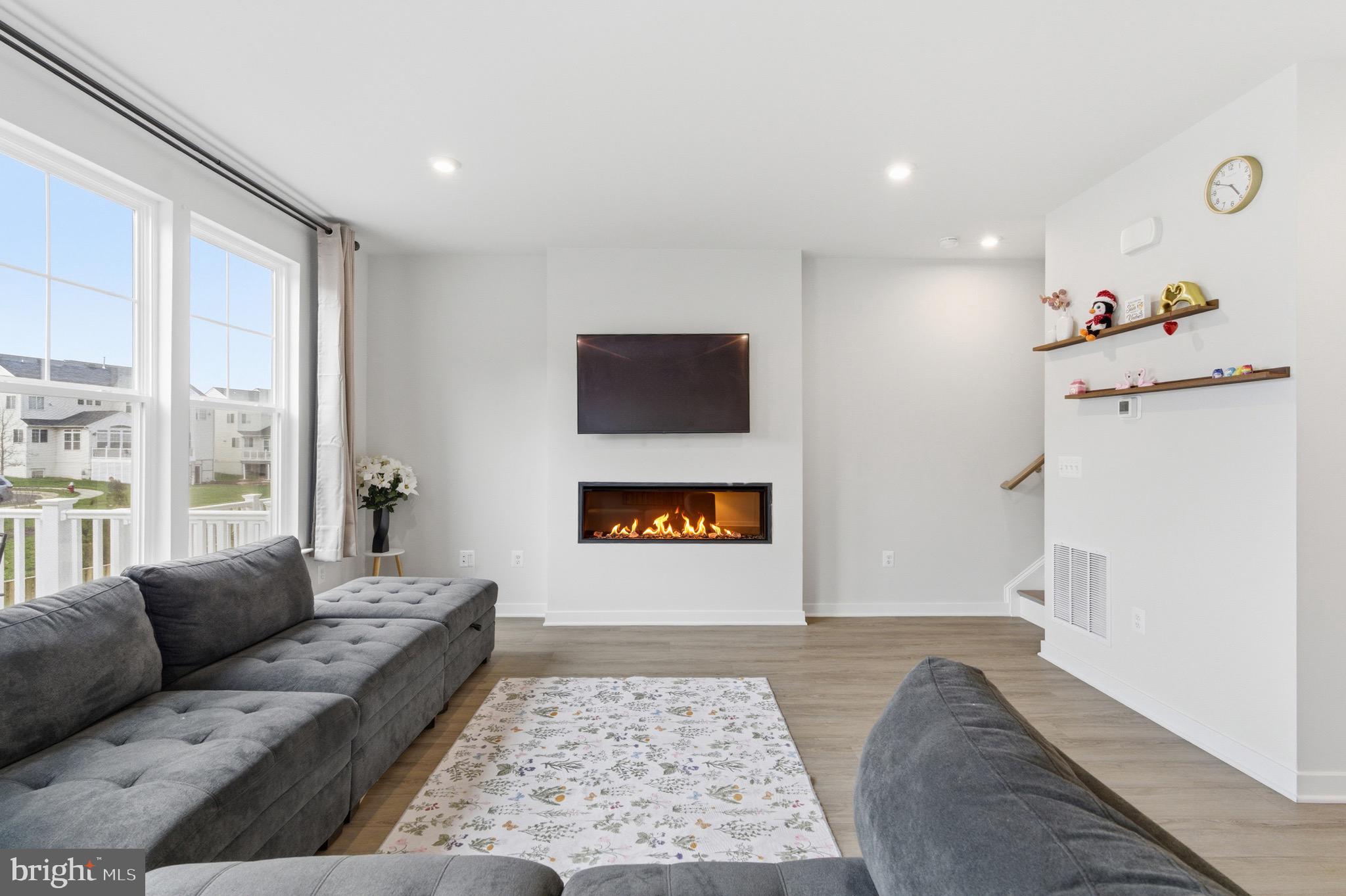 ARCOLA TOWN CENTER - Residential