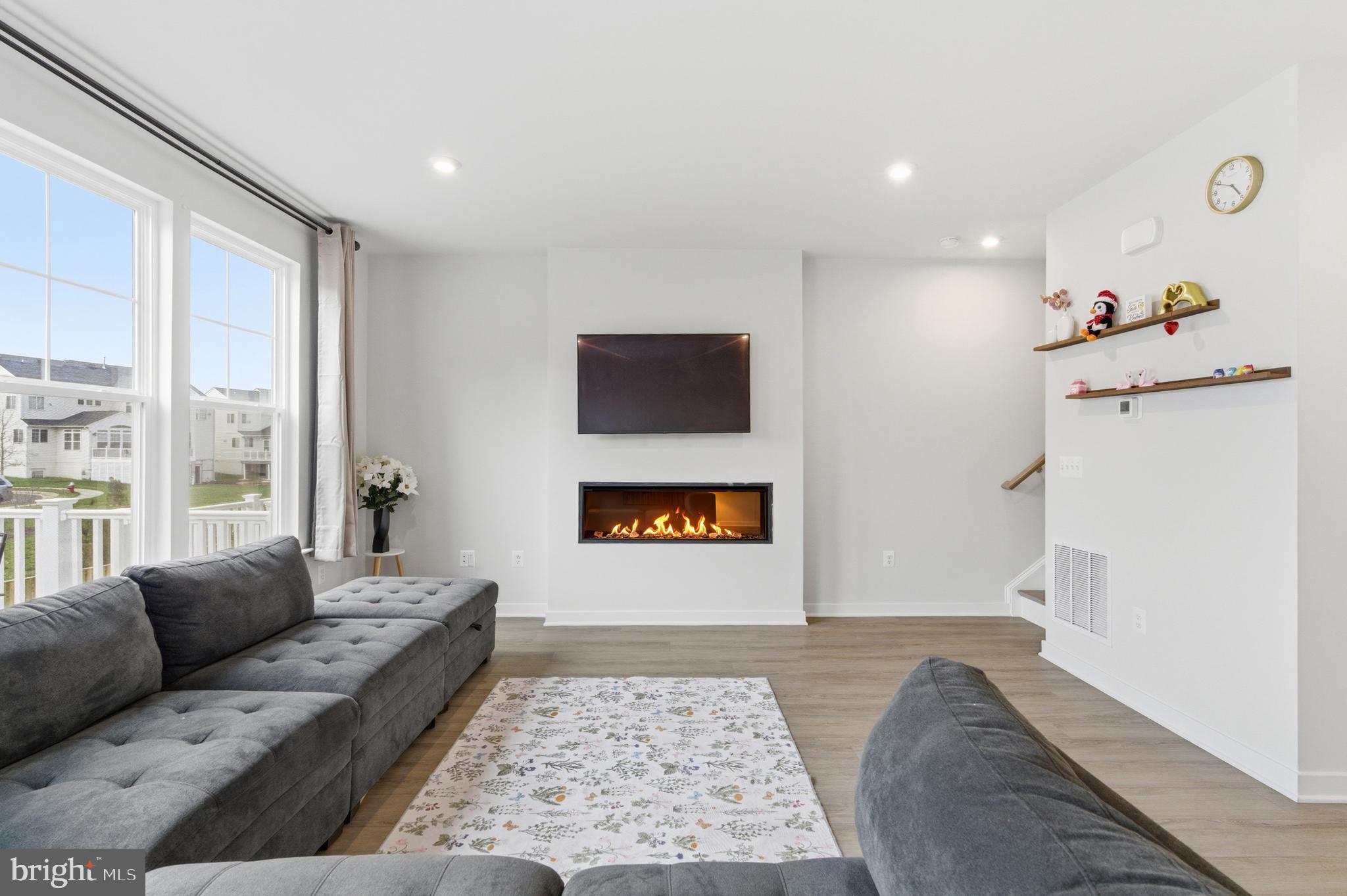 ARCOLA TOWN CENTER - Residential