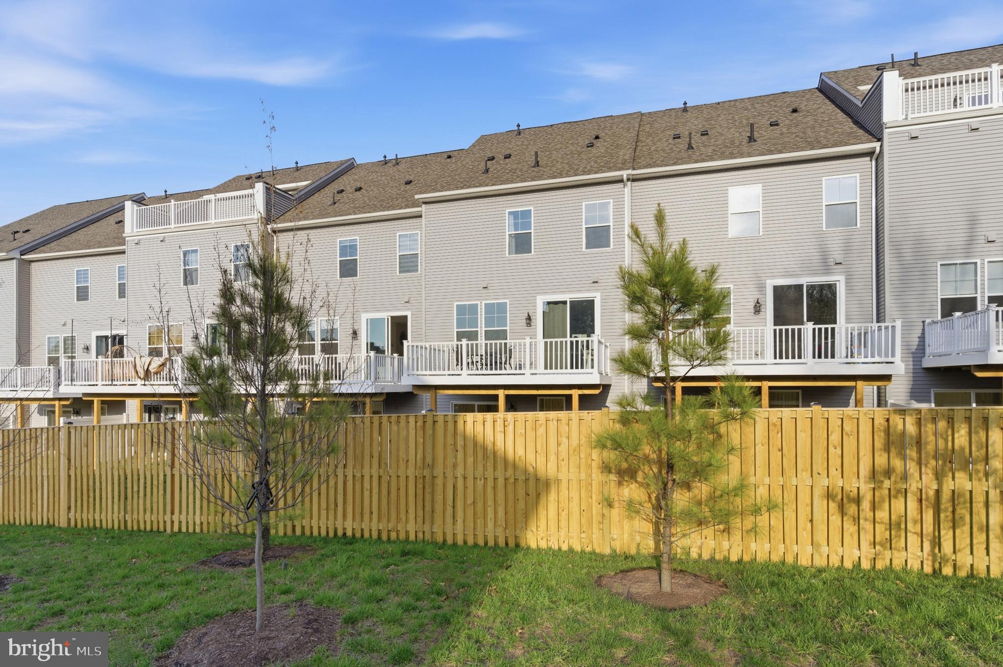 ARCOLA TOWN CENTER - Residential