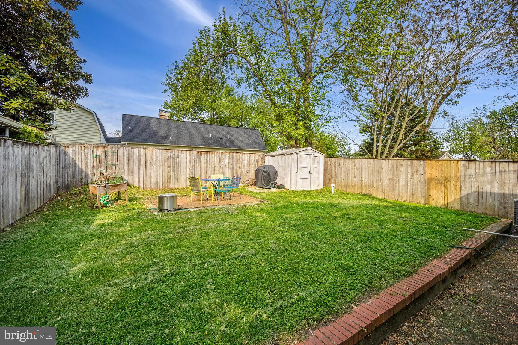 WOODLAND BEACH - Residential