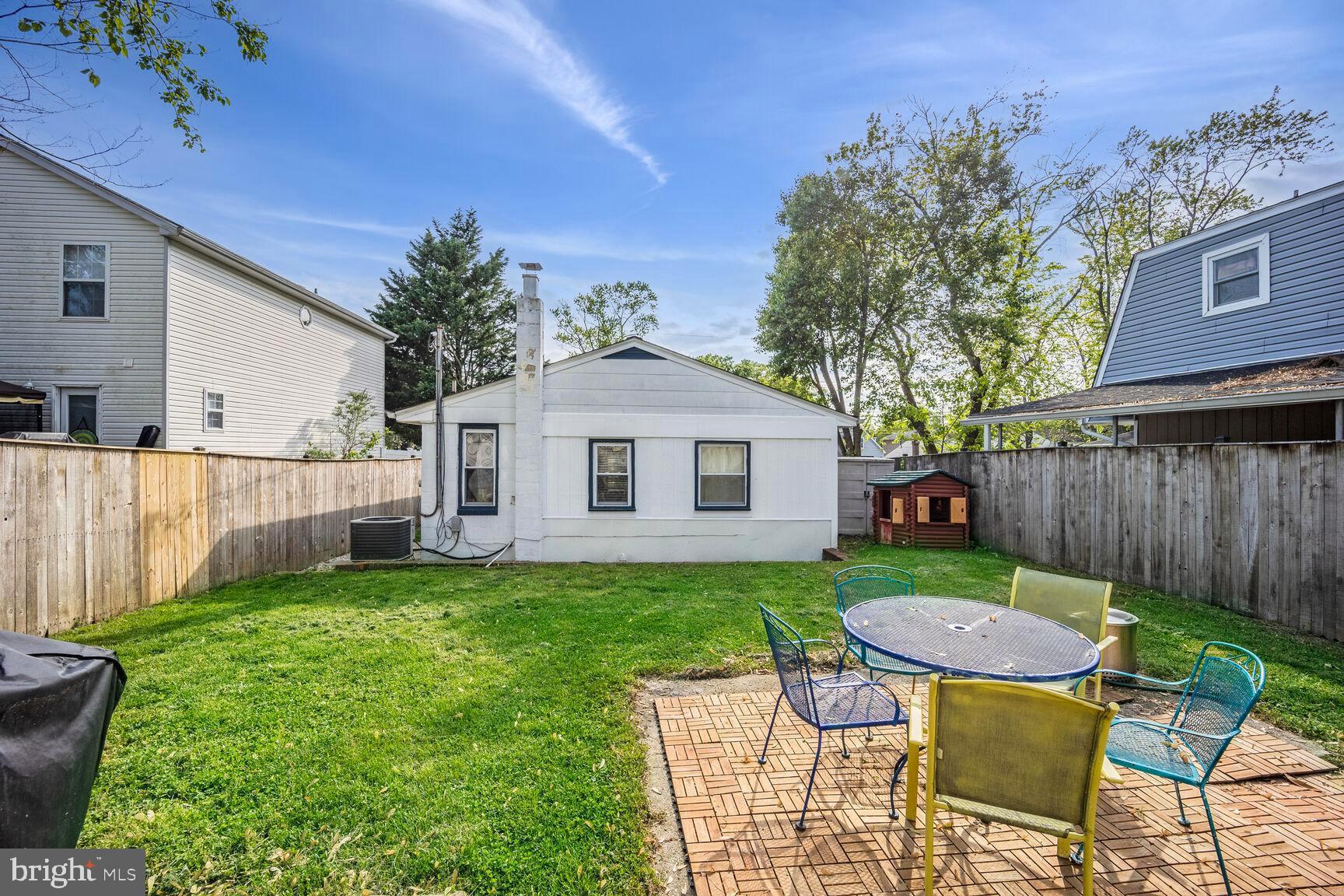 WOODLAND BEACH - Residential