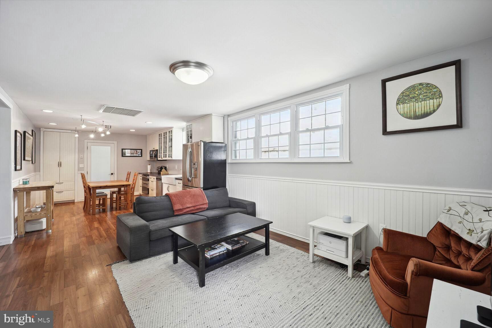 WOODLAND BEACH - Residential