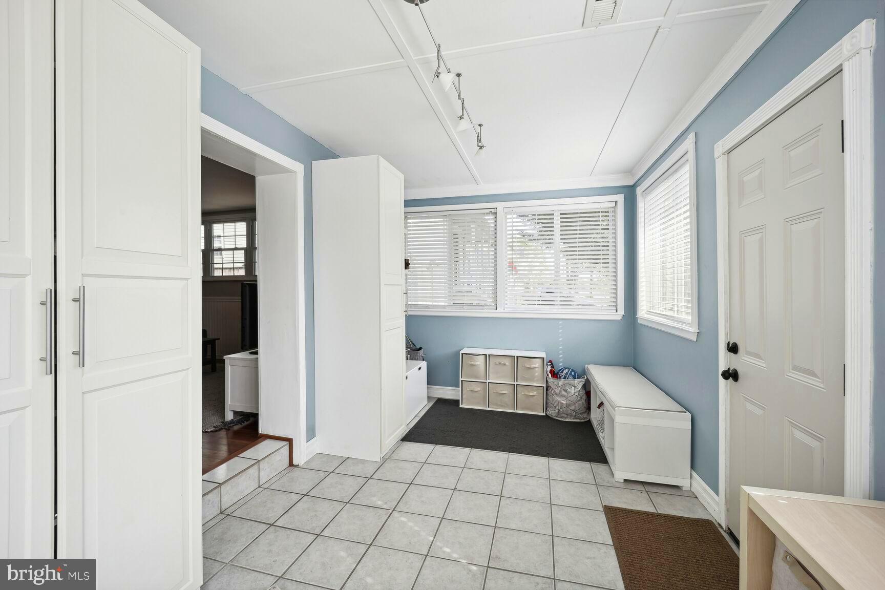 WOODLAND BEACH - Residential