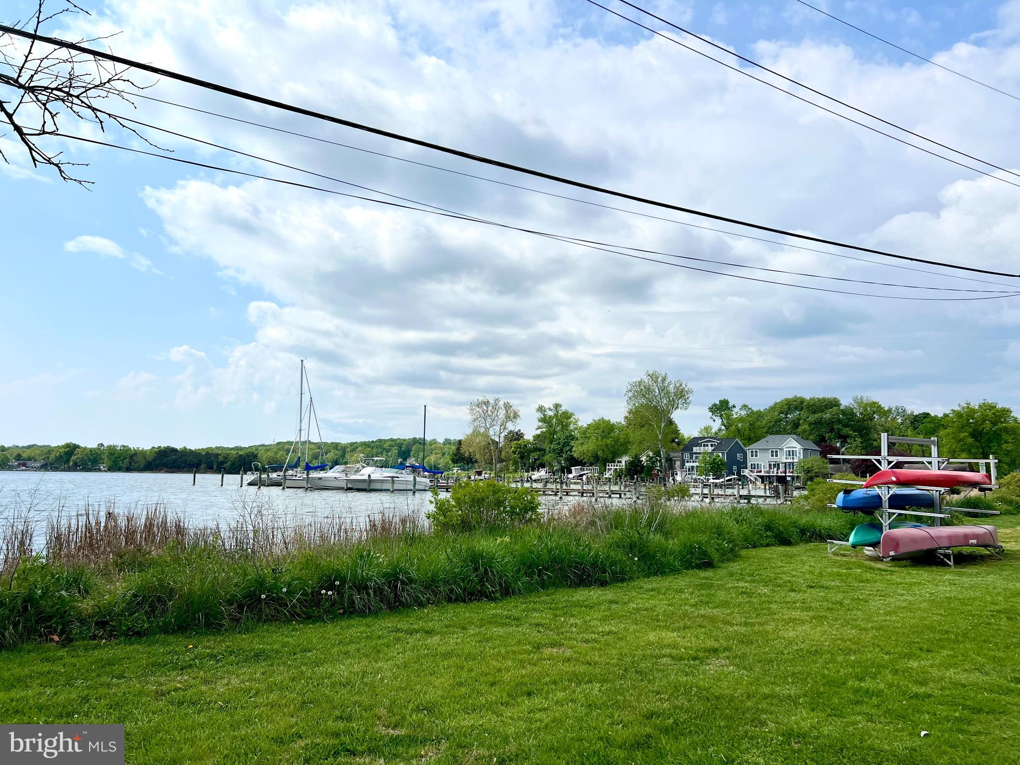 WOODLAND BEACH - Residential