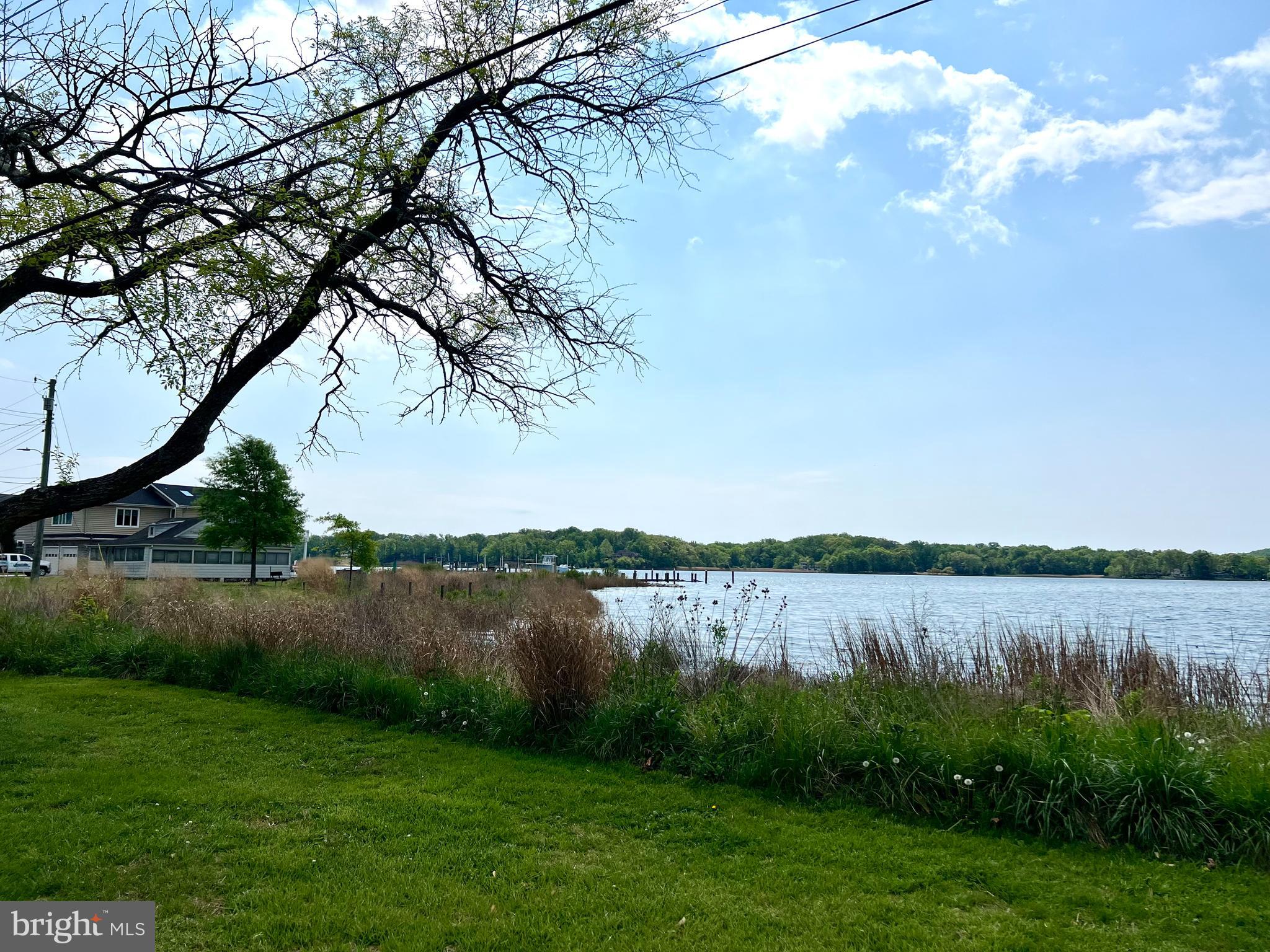 WOODLAND BEACH - Residential