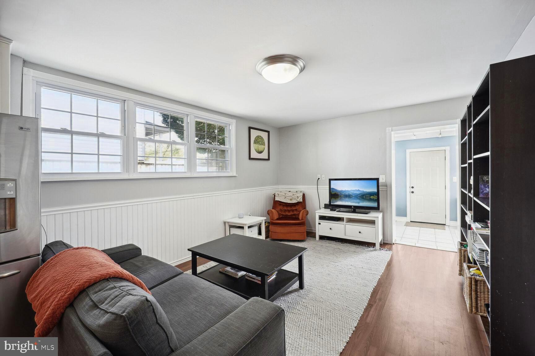 WOODLAND BEACH - Residential