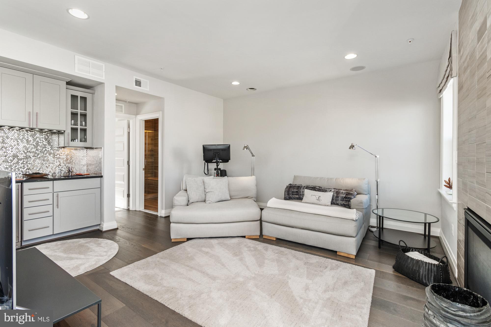 RIVERSIDE - Residential