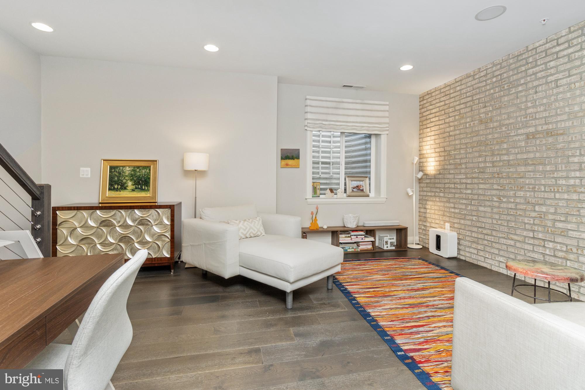 RIVERSIDE - Residential