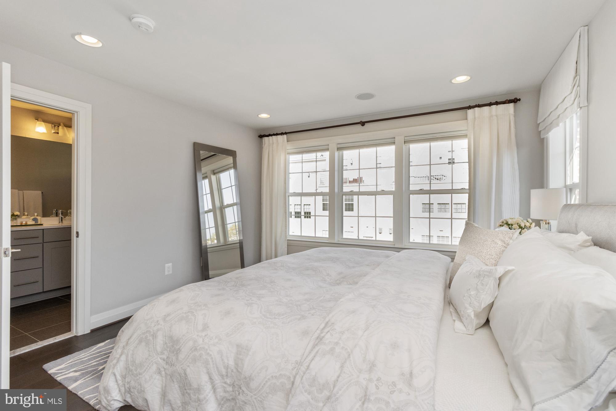 RIVERSIDE - Residential