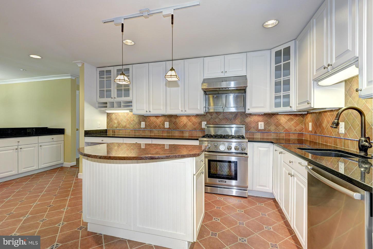 CHURCHILL - Residential