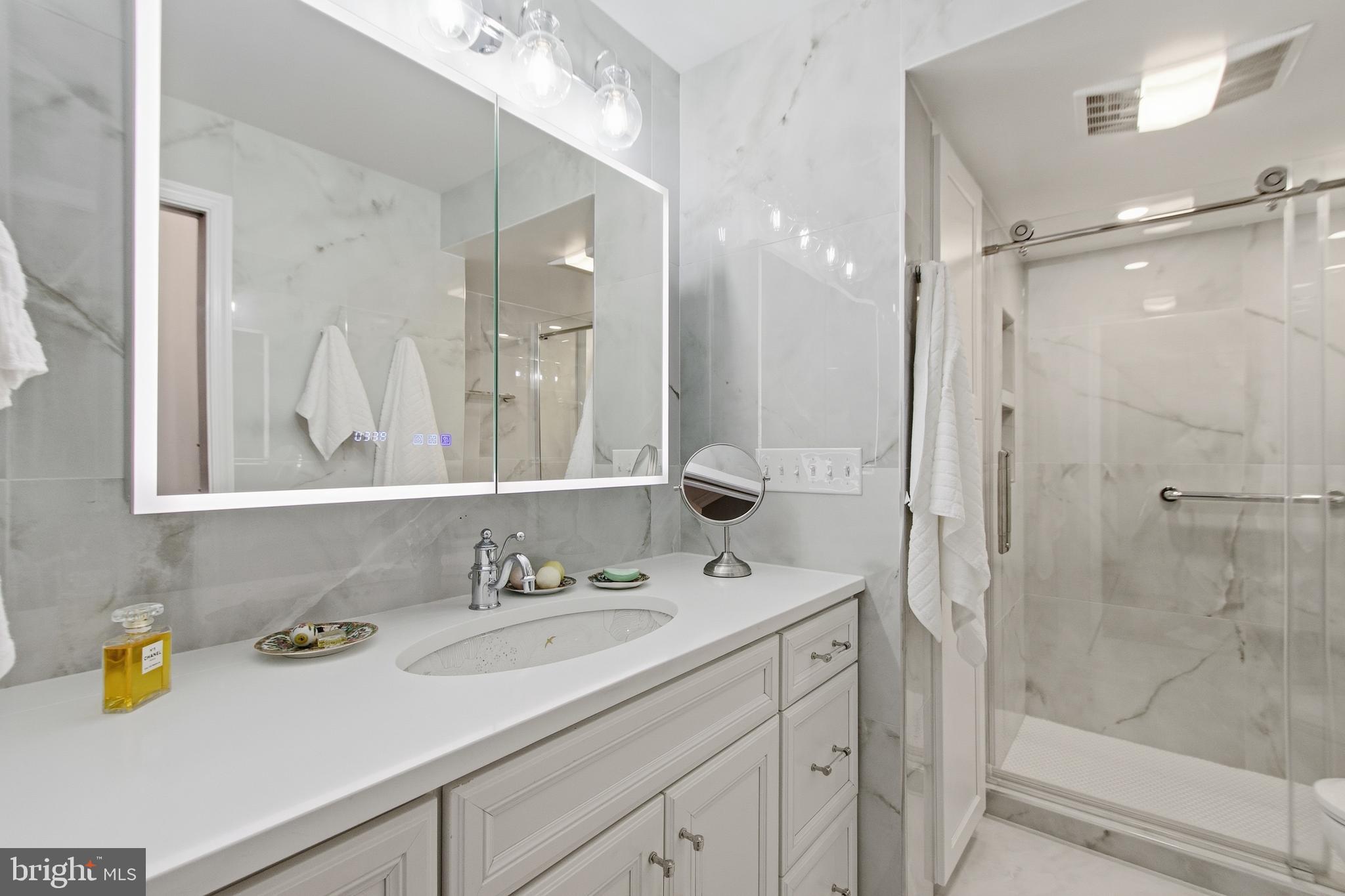 MONTEBELLO - Residential