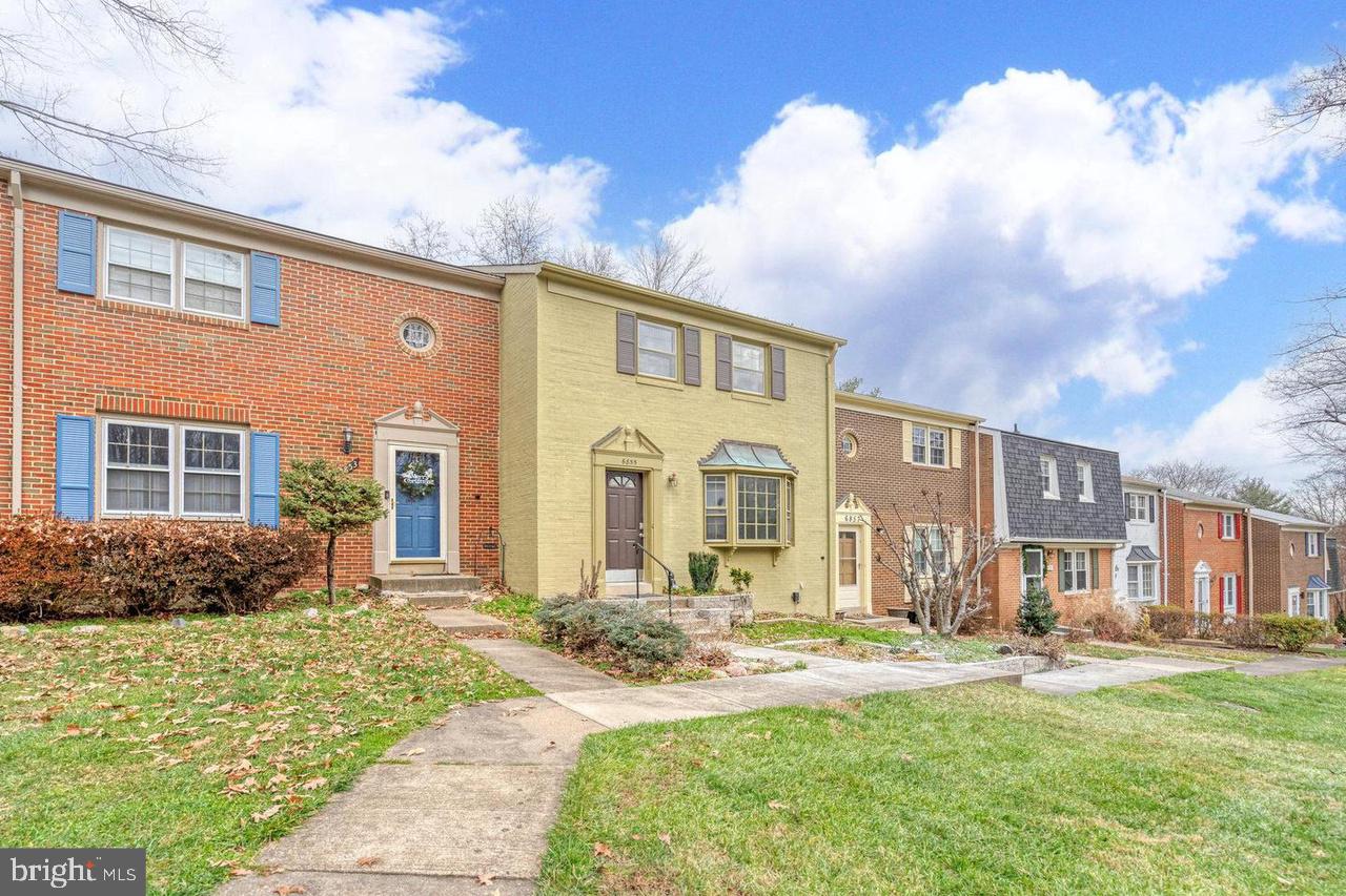 TOWNES OF ORANGE HUNT - Residential Lease