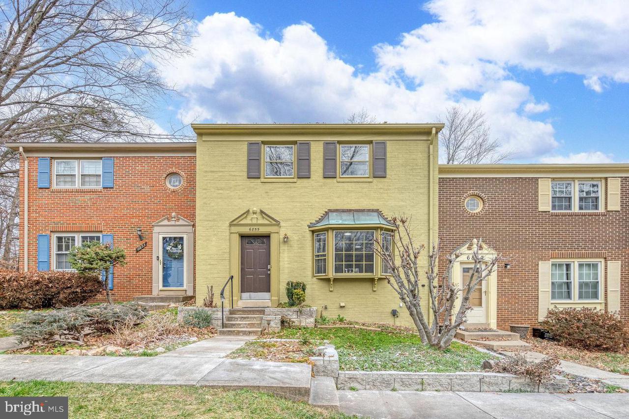 TOWNES OF ORANGE HUNT - Residential Lease