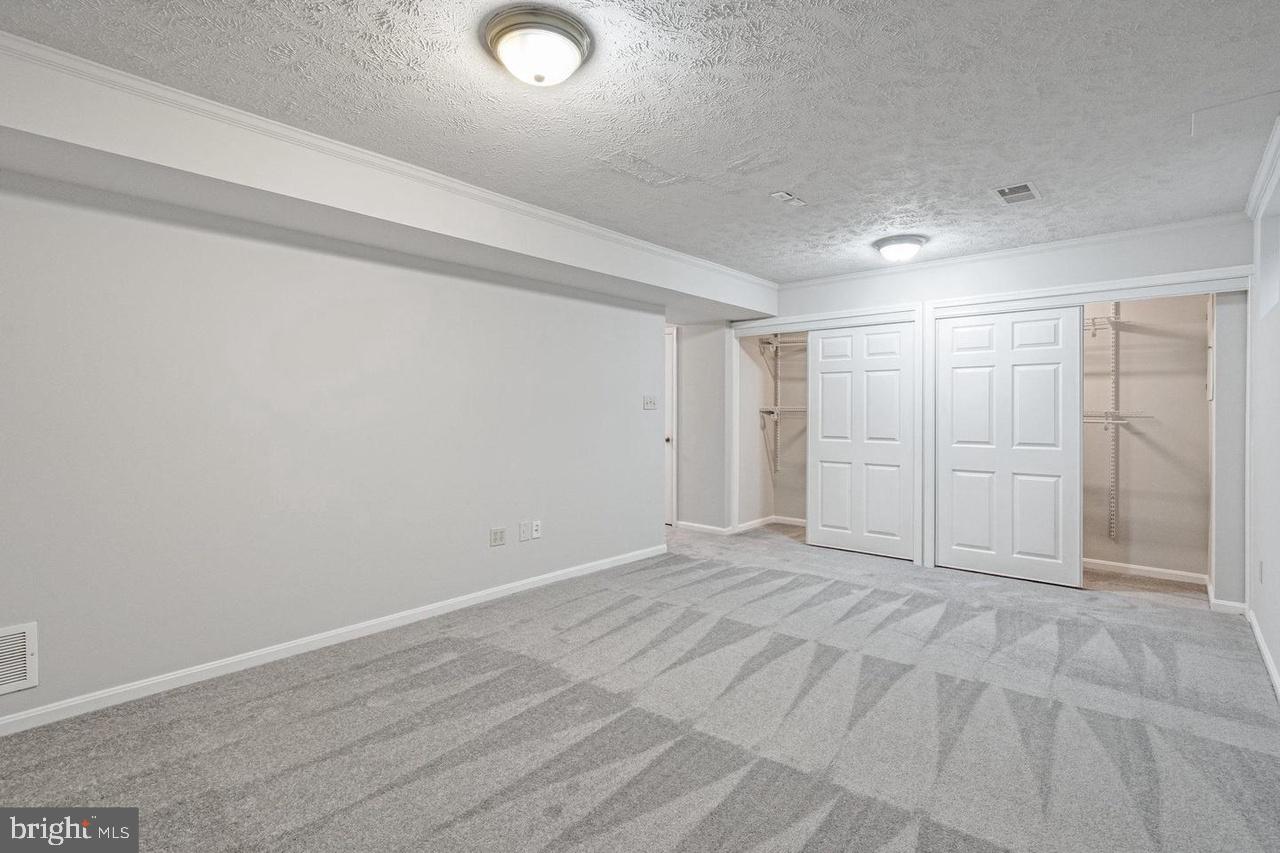 TOWNES OF ORANGE HUNT - Residential Lease