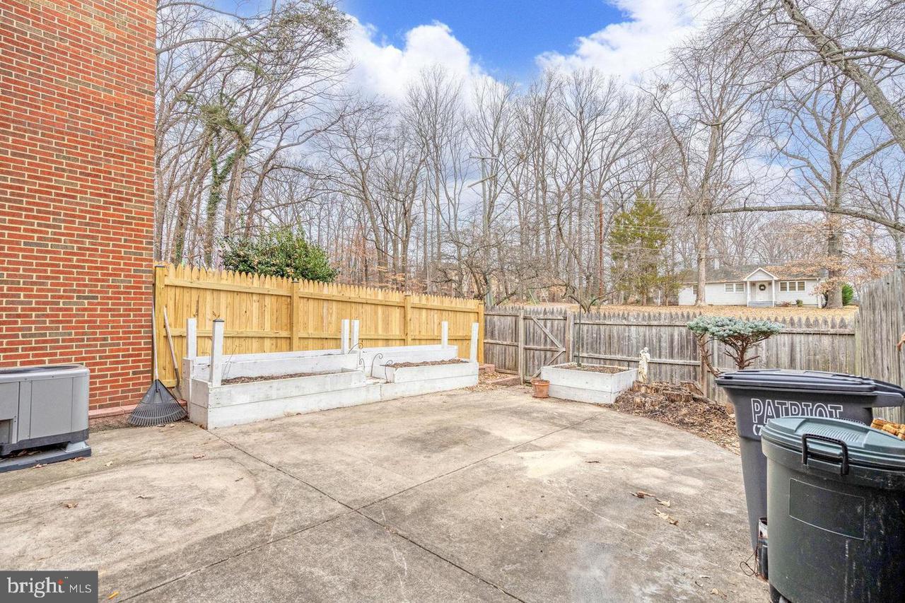 TOWNES OF ORANGE HUNT - Residential Lease