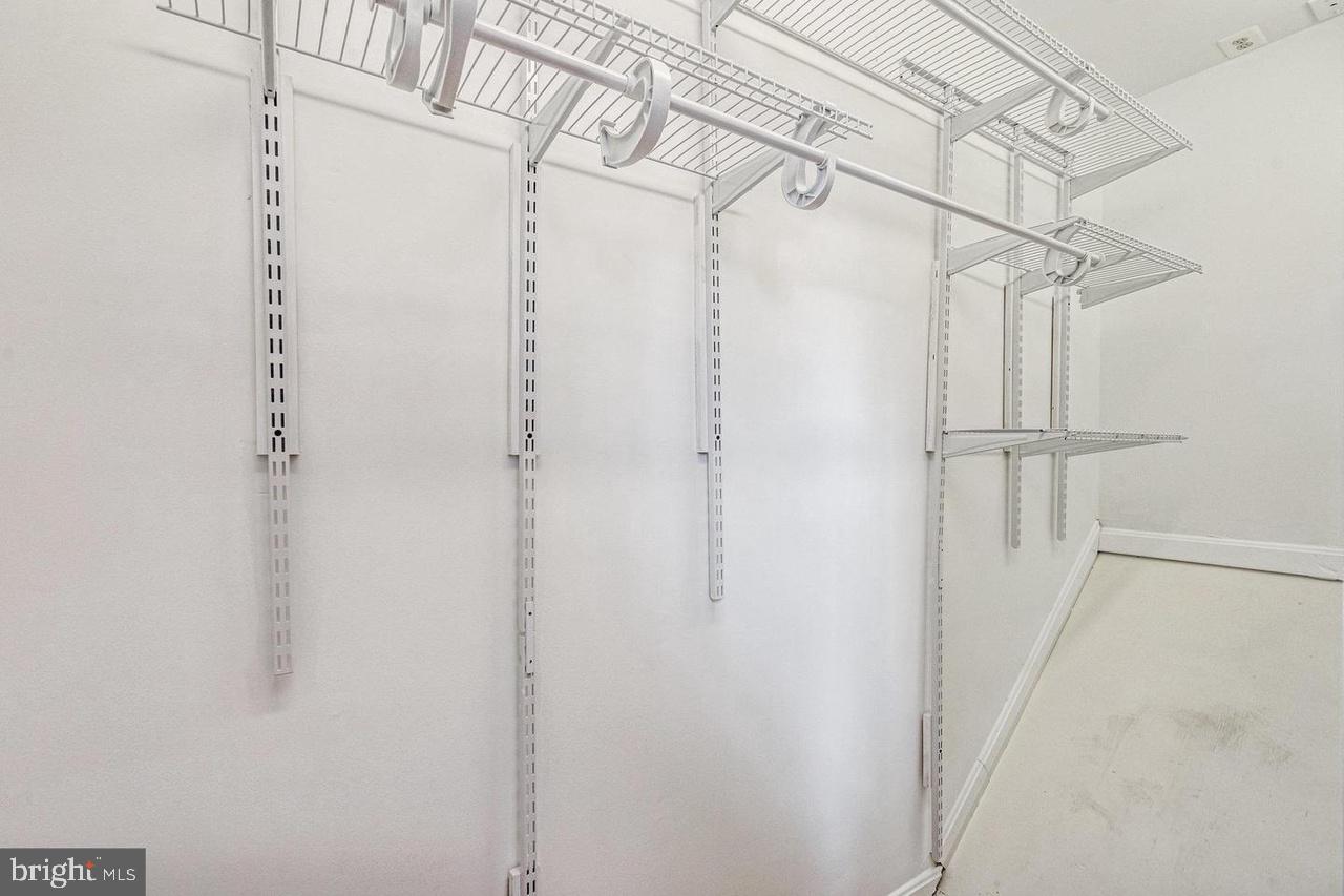 TOWNES OF ORANGE HUNT - Residential Lease