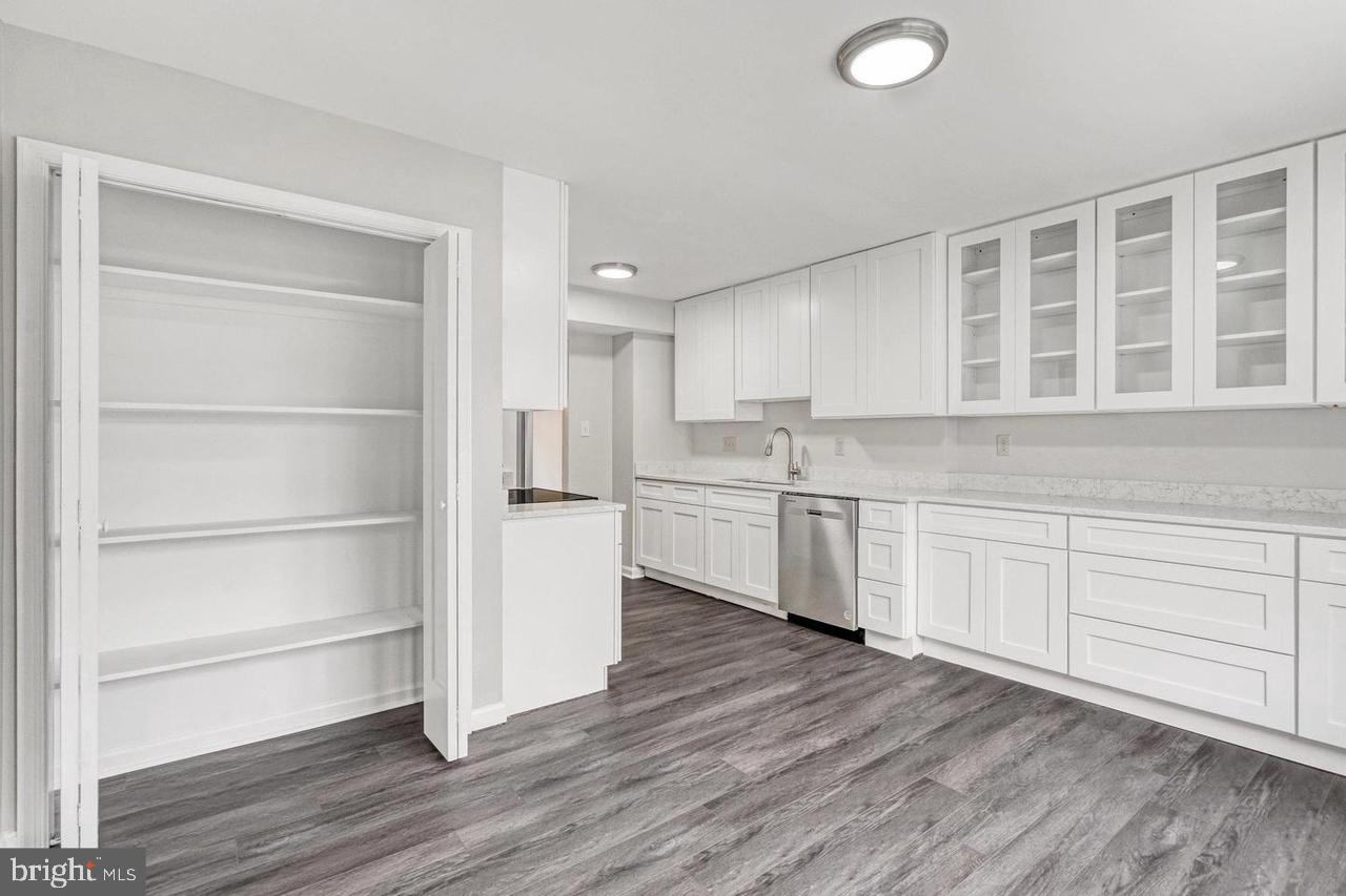 TOWNES OF ORANGE HUNT - Residential Lease