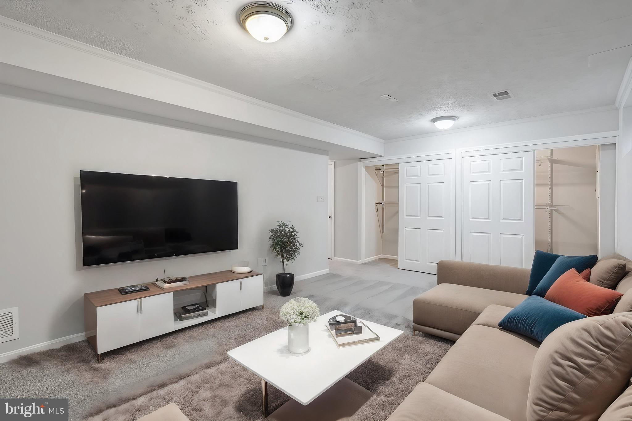 TOWNES OF ORANGE HUNT - Residential Lease