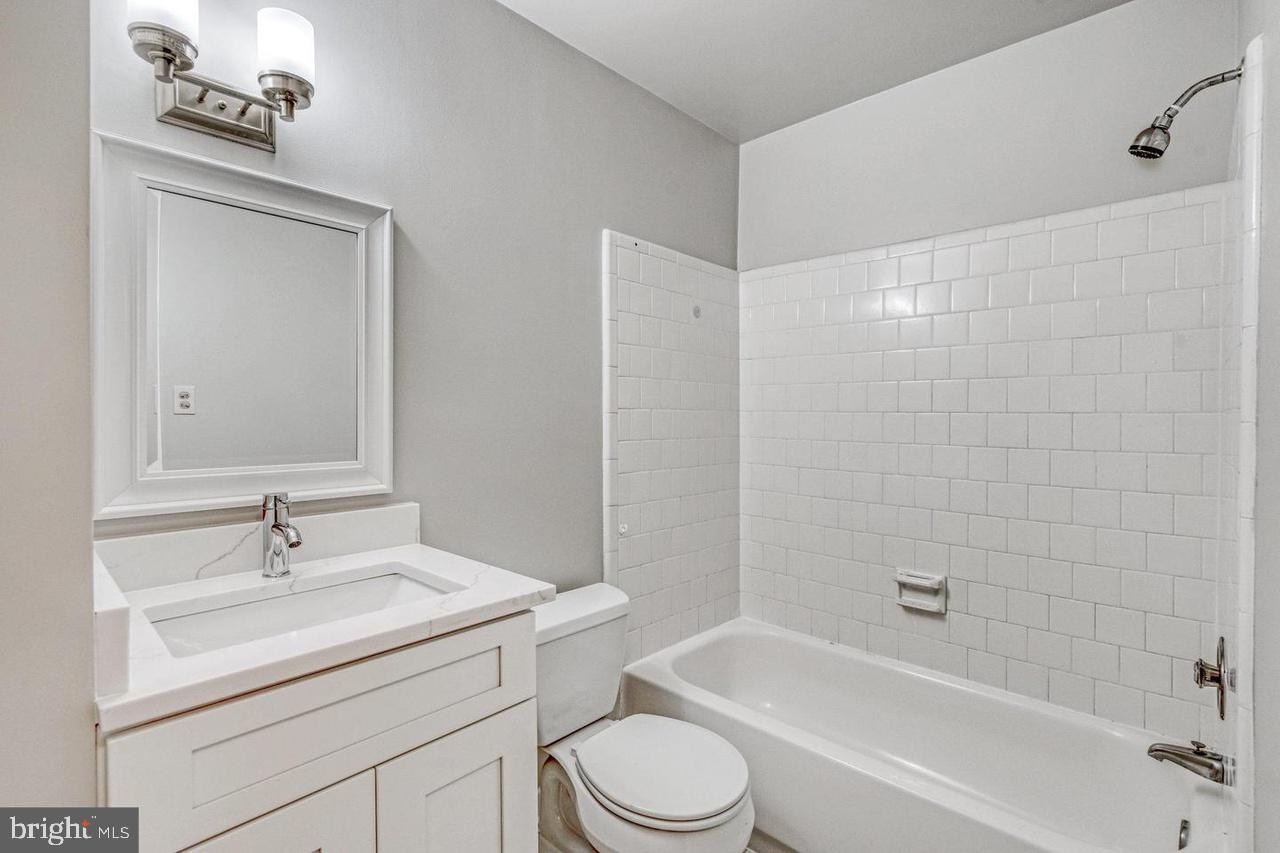 TOWNES OF ORANGE HUNT - Residential Lease