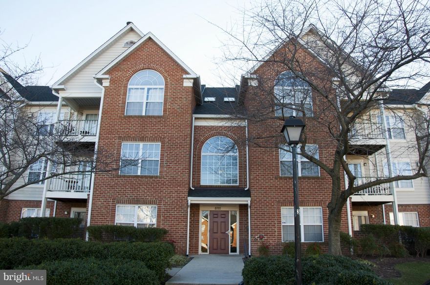 Great condo in great location. 2 bedrooms with 2 full bathrooms. Hardwood floors, separate dining room, kitchen breakfast bar.  Secured bldg & well maintained. Assigned parking spaces. Walking distance to Rosecroft, 10 minutes from National Harbour & MGM Casino, Beltway, 295 and shopping. (No pets, 2 year leases required, Credit score of 575+, $4500 monthly income required) Section 8 accepted