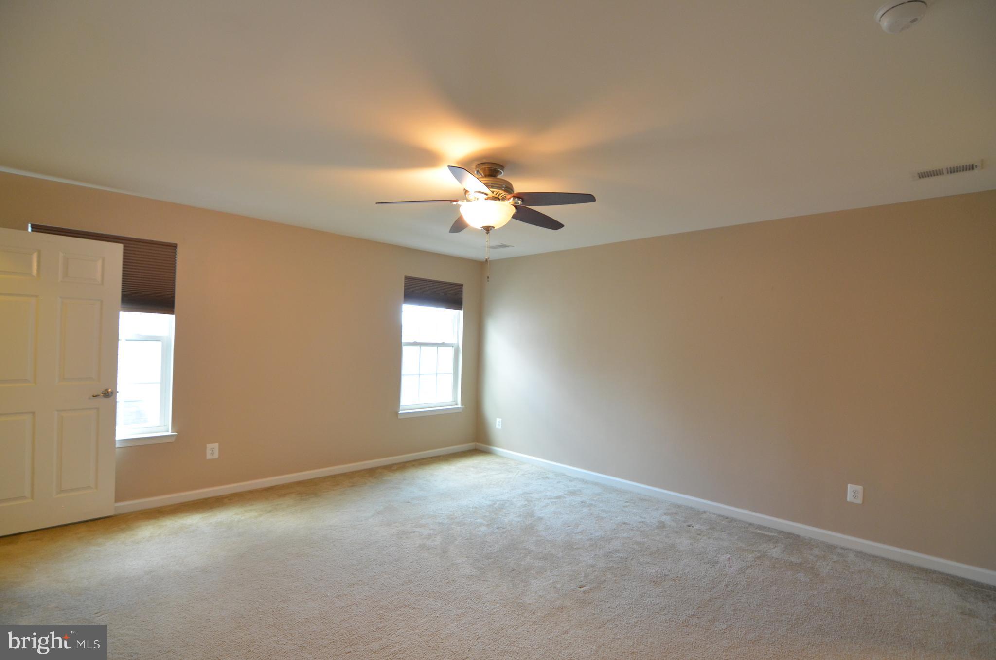 ESTATES AT ELK RUN - Residential Lease