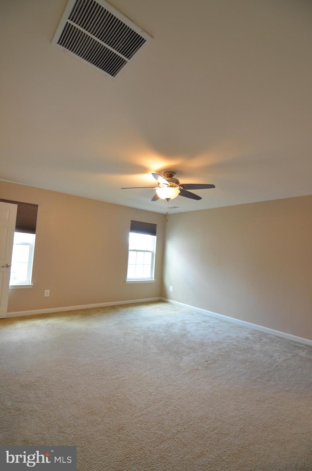 ESTATES AT ELK RUN - Residential Lease