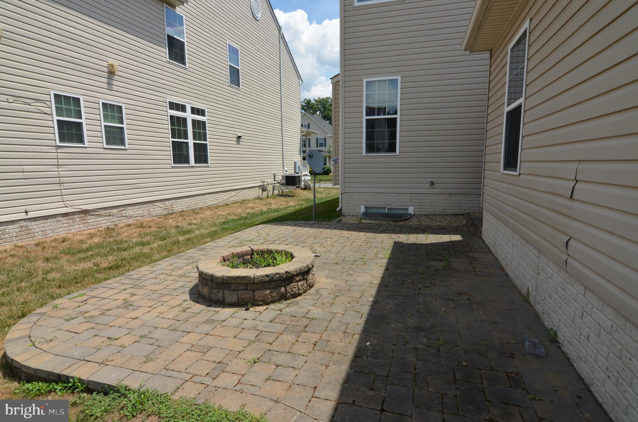 ESTATES AT ELK RUN - Residential Lease