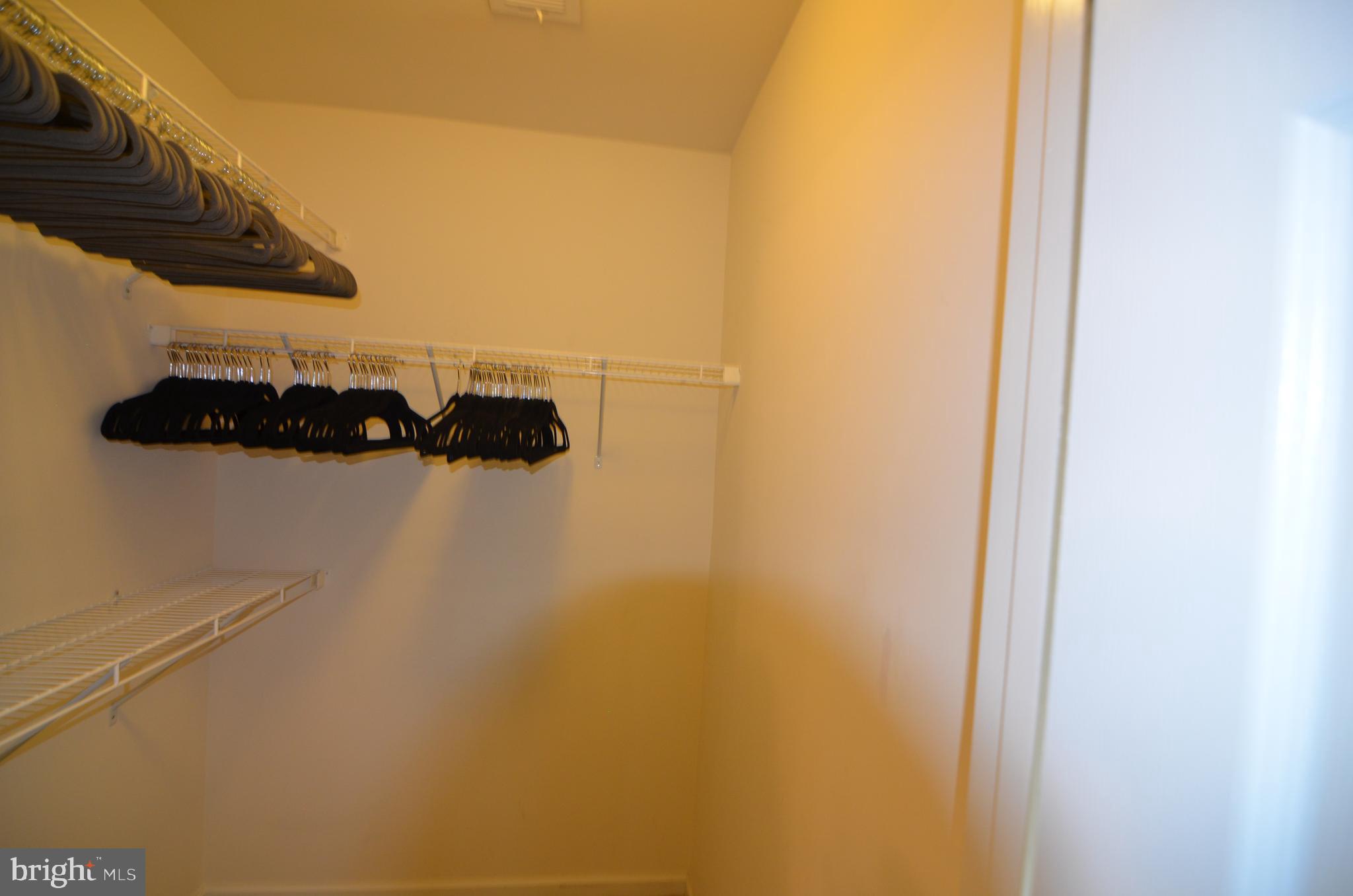 ESTATES AT ELK RUN - Residential Lease