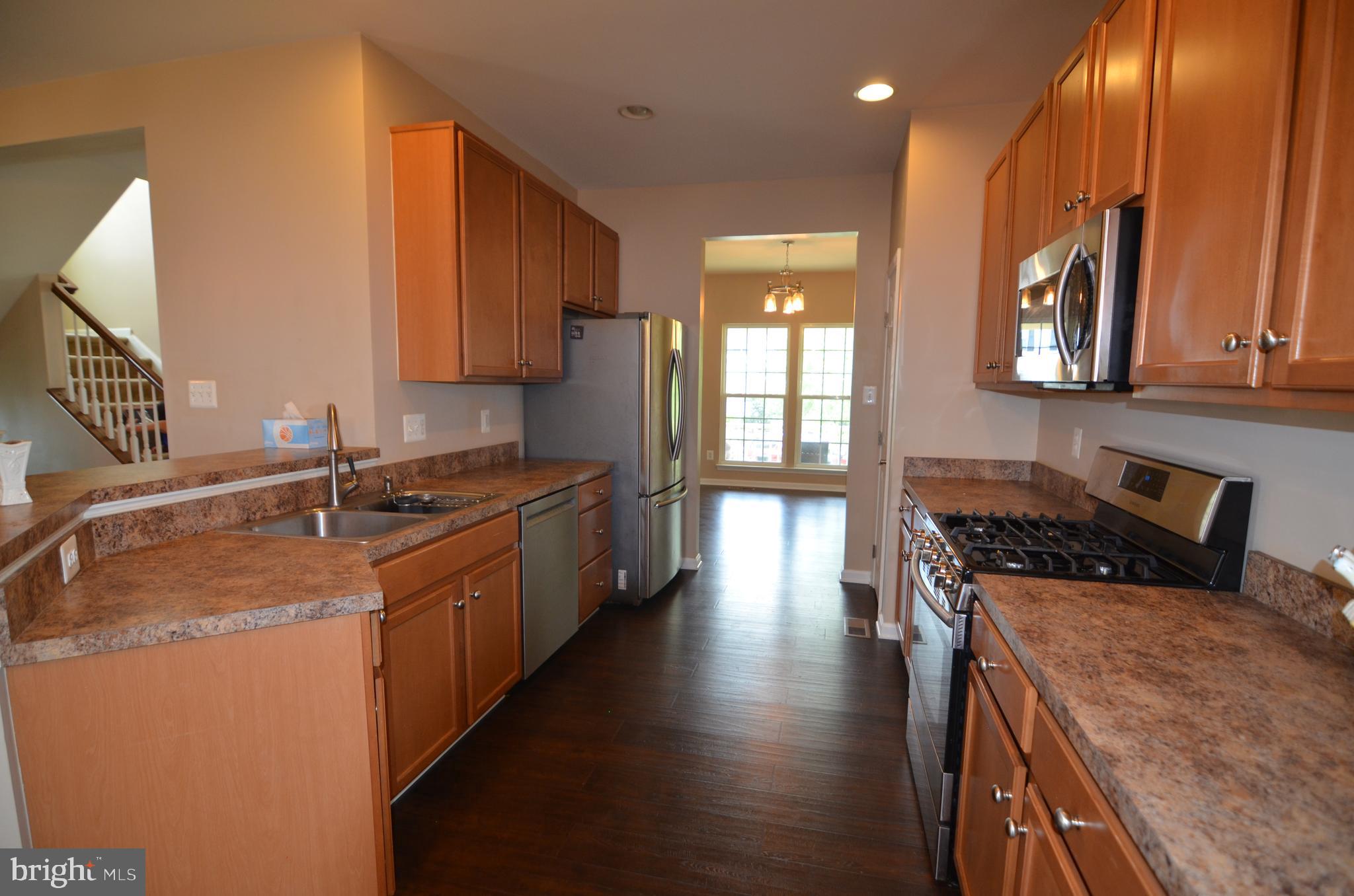 ESTATES AT ELK RUN - Residential Lease