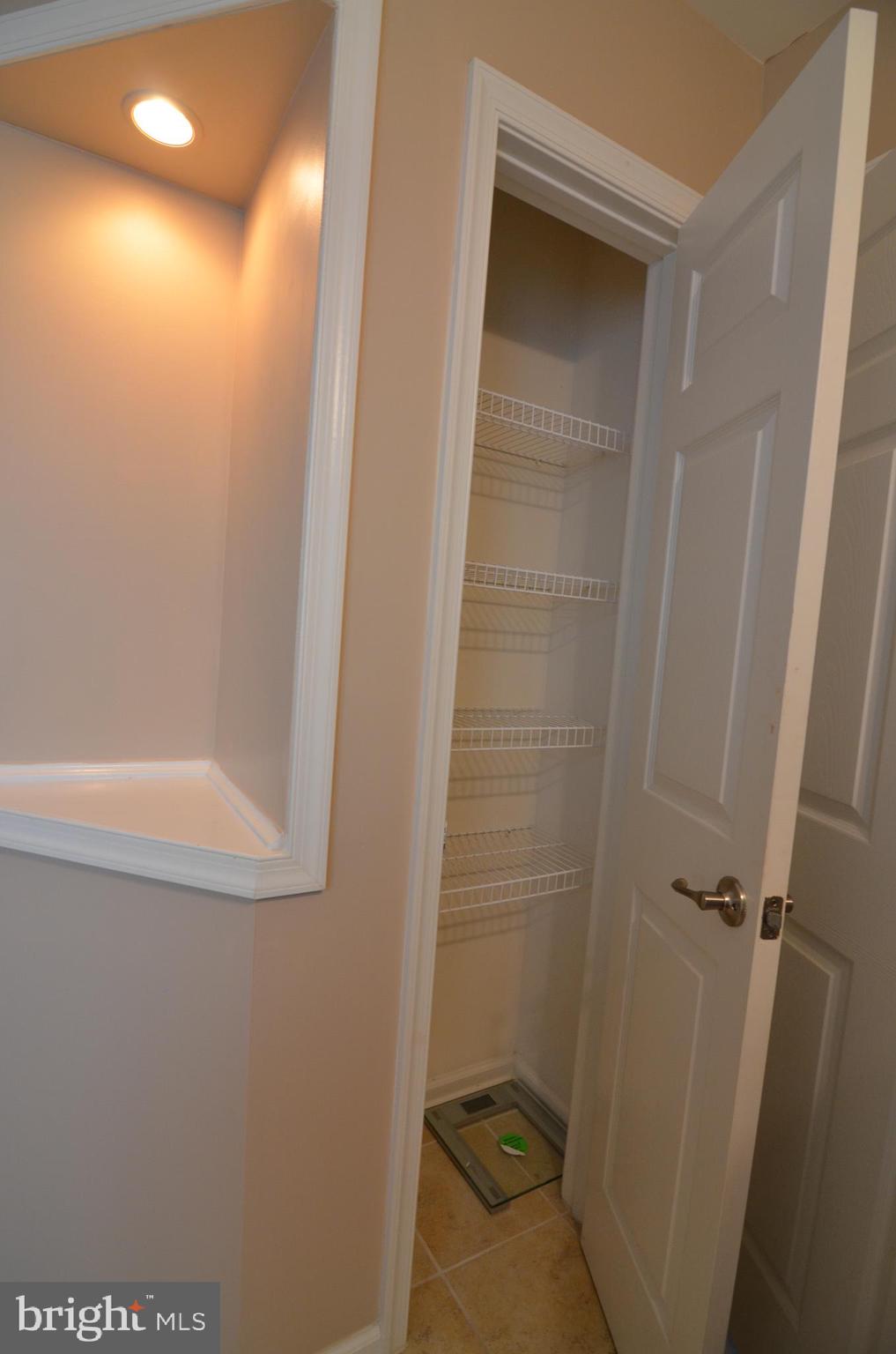 ESTATES AT ELK RUN - Residential Lease