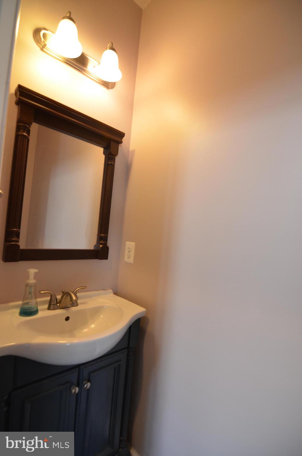 ESTATES AT ELK RUN - Residential Lease