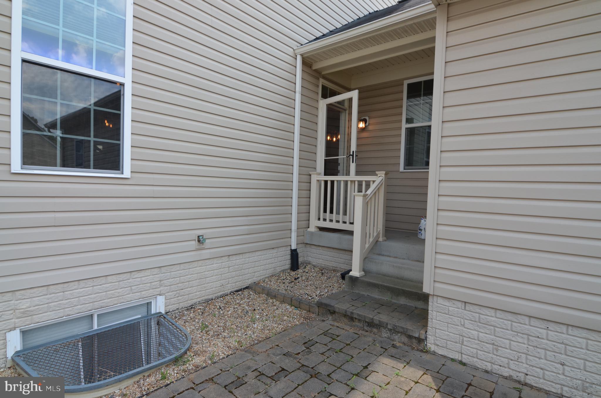 ESTATES AT ELK RUN - Residential Lease