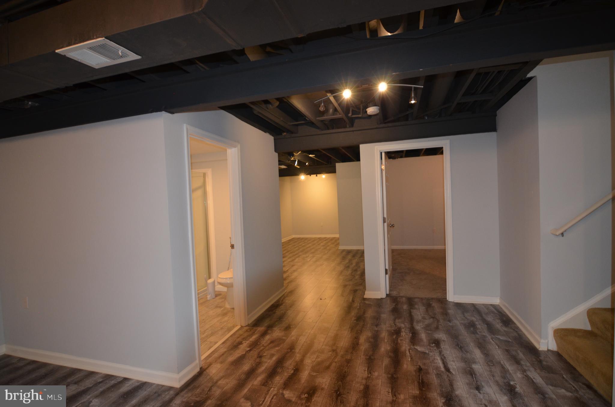 ESTATES AT ELK RUN - Residential Lease