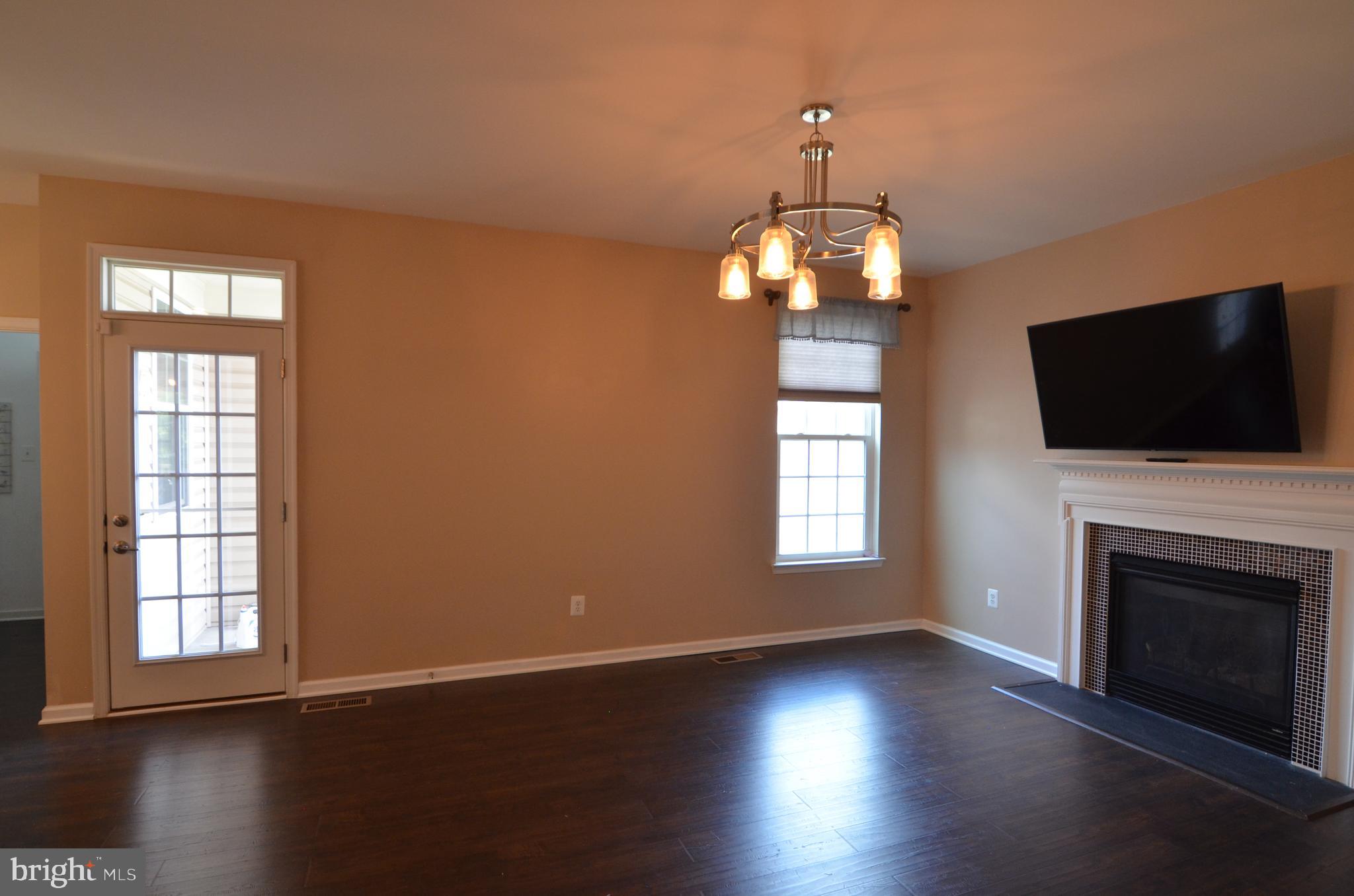 ESTATES AT ELK RUN - Residential Lease