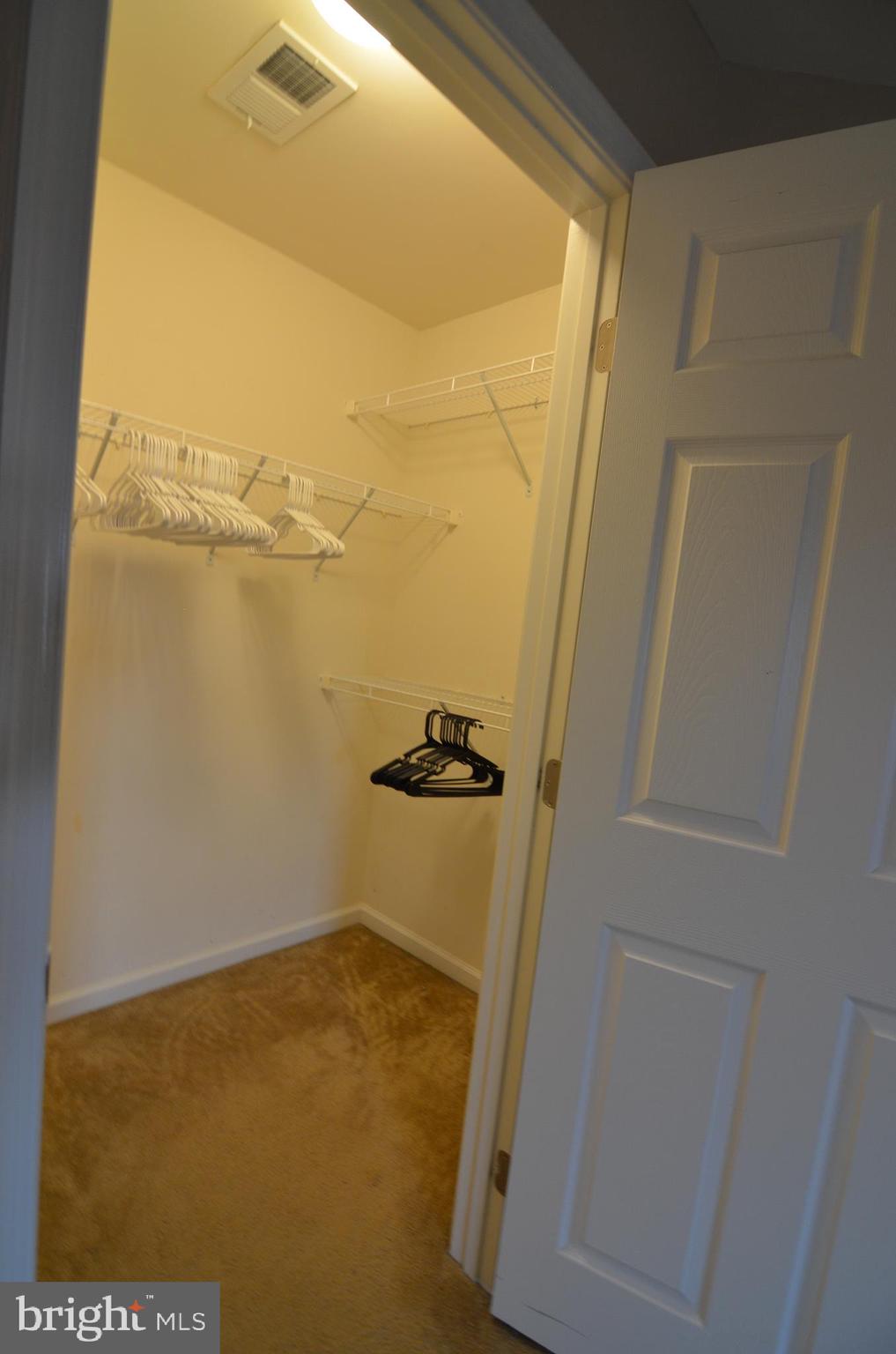 ESTATES AT ELK RUN - Residential Lease