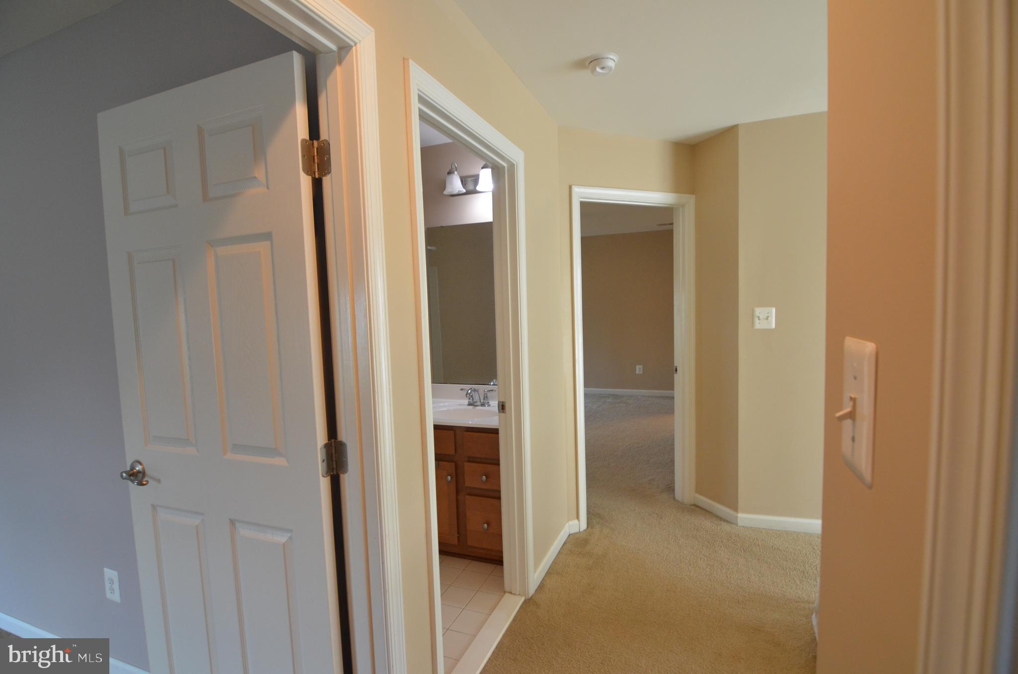 ESTATES AT ELK RUN - Residential Lease