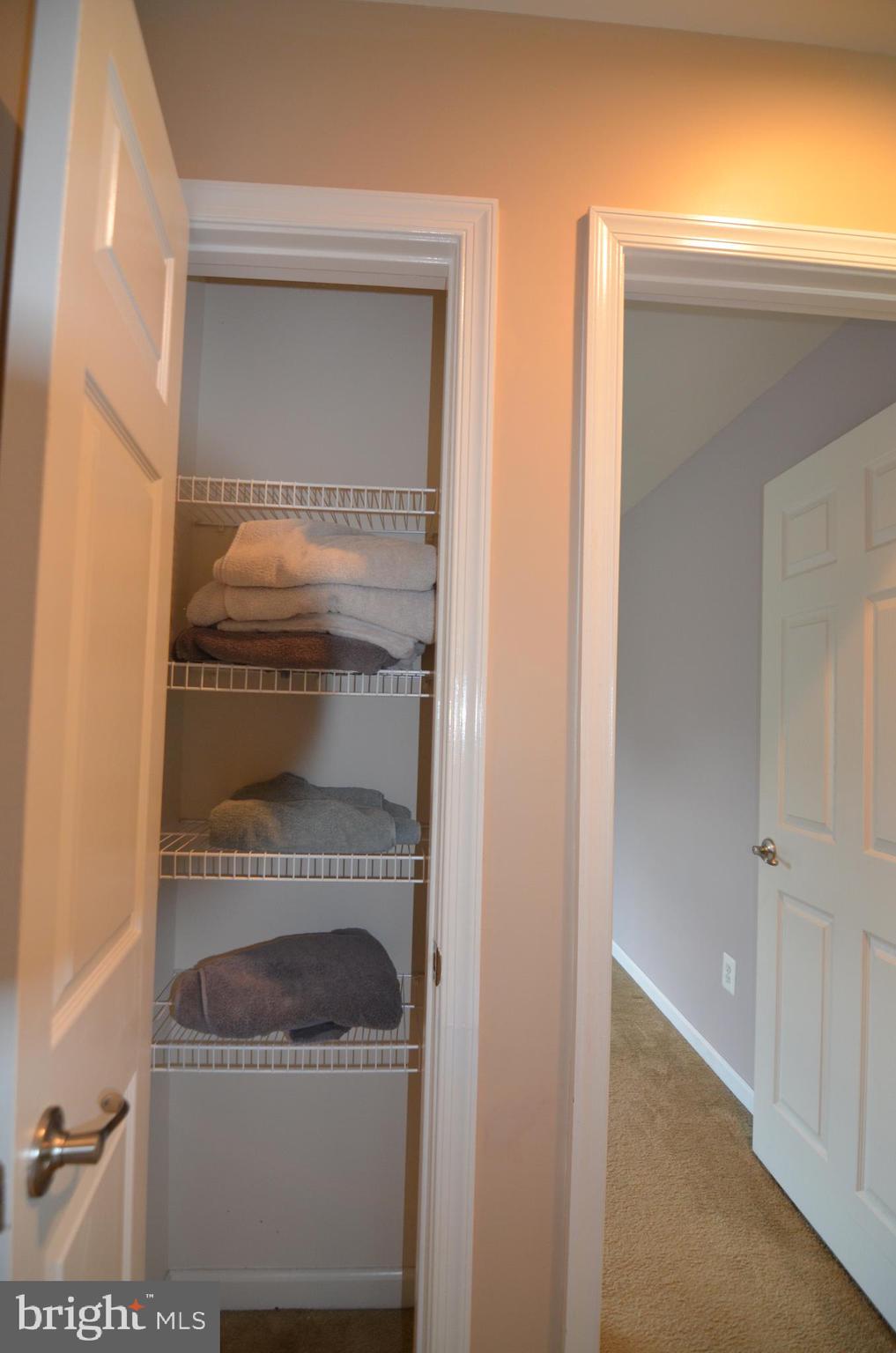 ESTATES AT ELK RUN - Residential Lease