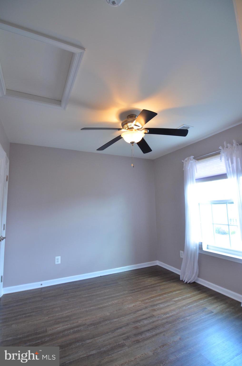 ESTATES AT ELK RUN - Residential Lease