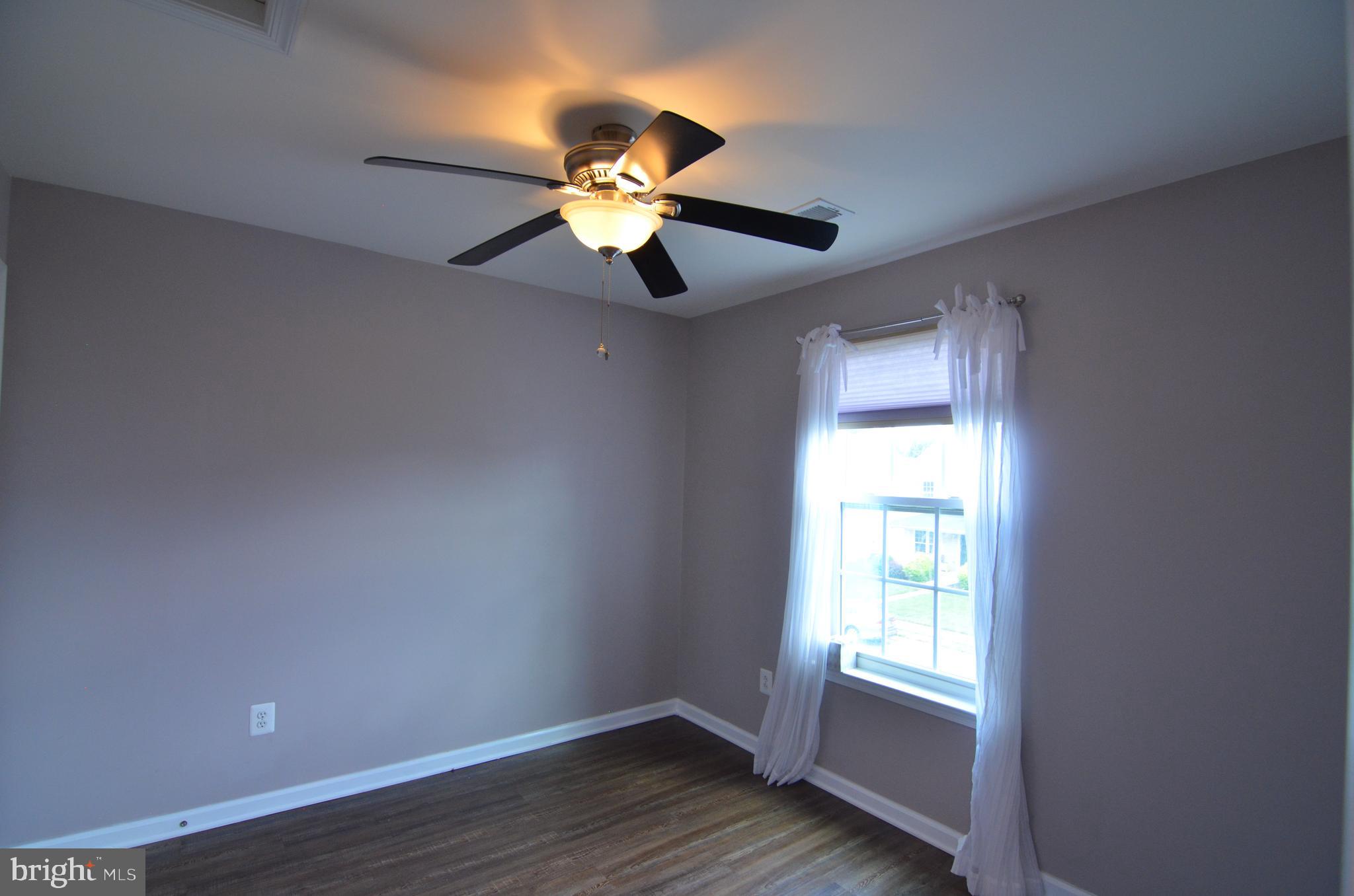 ESTATES AT ELK RUN - Residential Lease