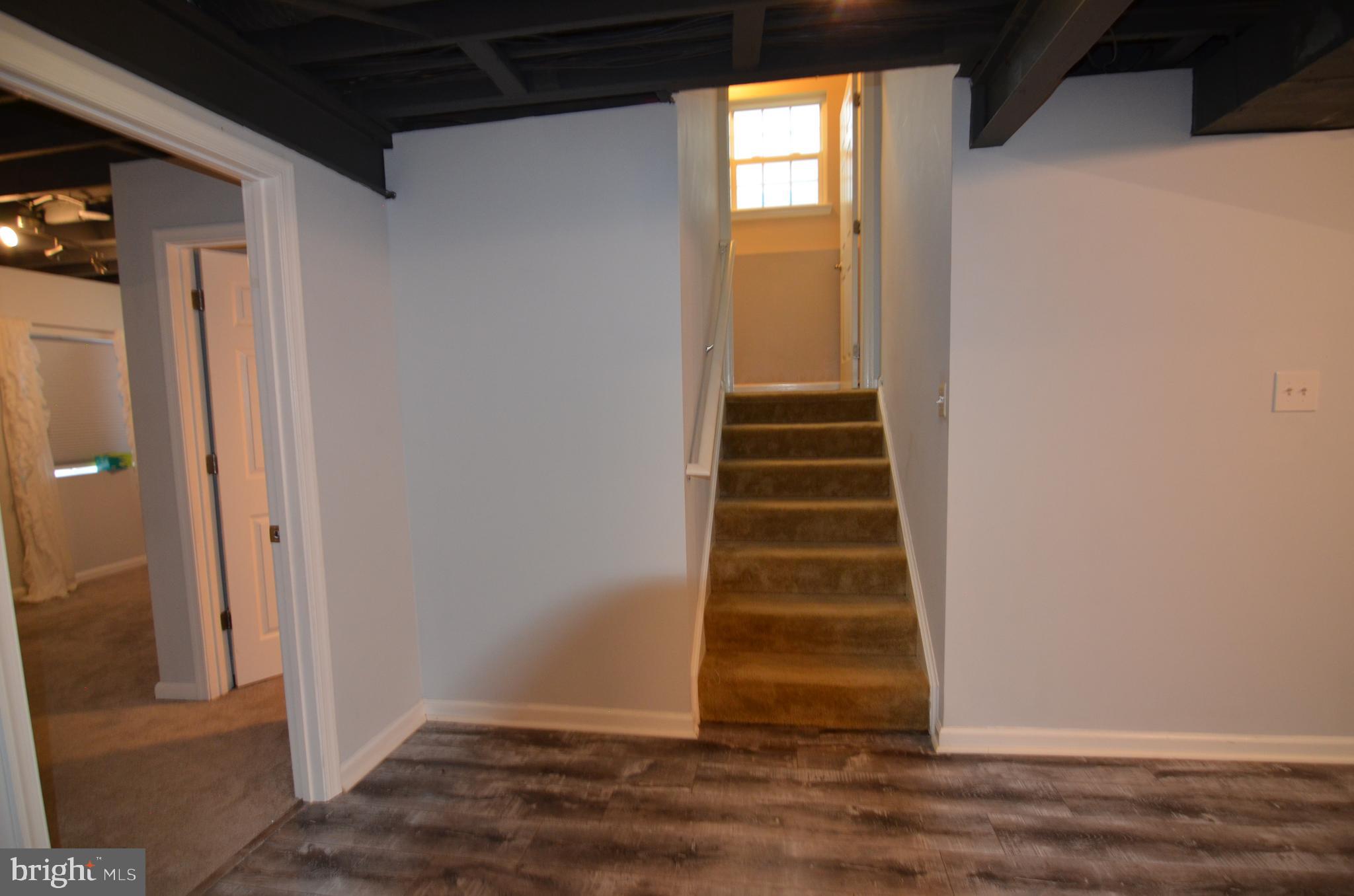 ESTATES AT ELK RUN - Residential Lease