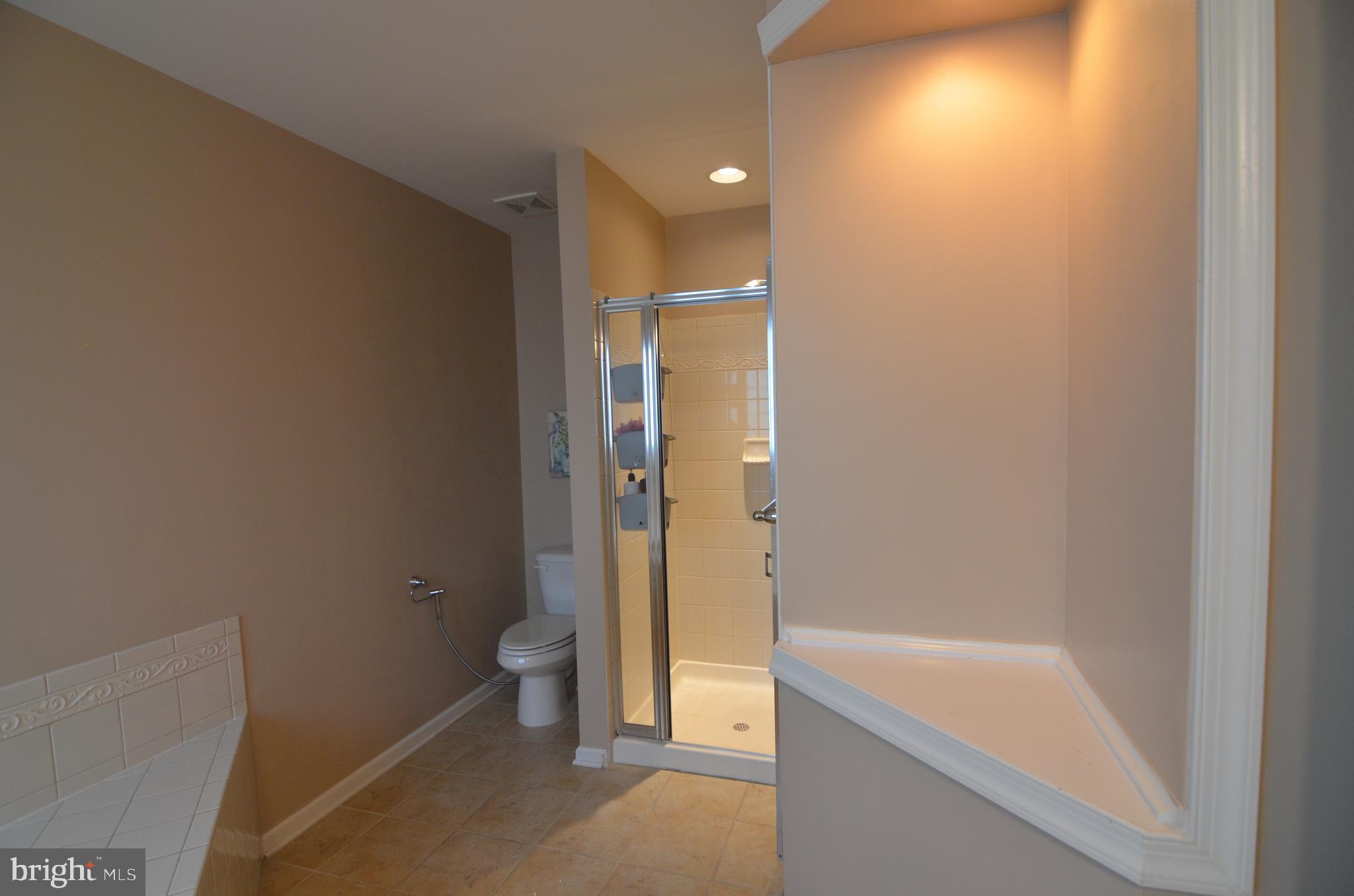 ESTATES AT ELK RUN - Residential Lease